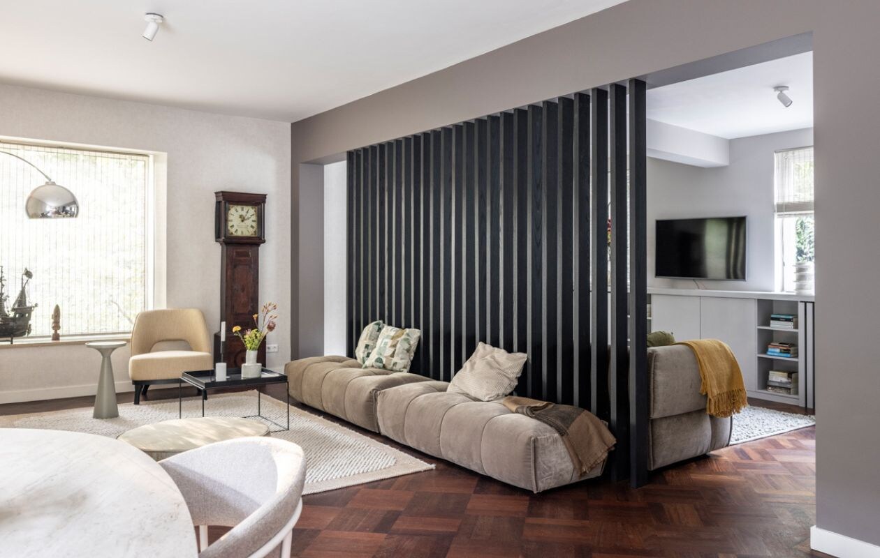 Weer verliefd op je huis aflevering 4 seizoen 19, Fietje in Hilversum, bank en haard Weer verliefd op je huis aflevering 4 seizoen 19 | styling Fietje Bruijn | fotografie Margriet Hoekstra