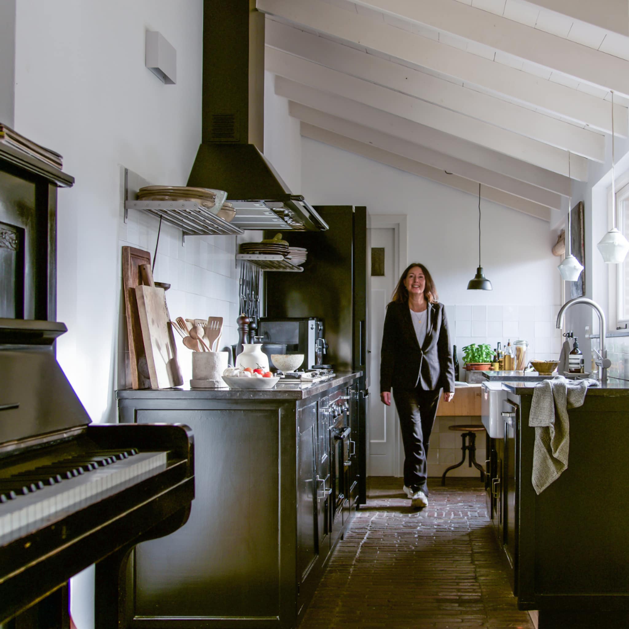 binnenkijken in een hoekhuis vol antiek