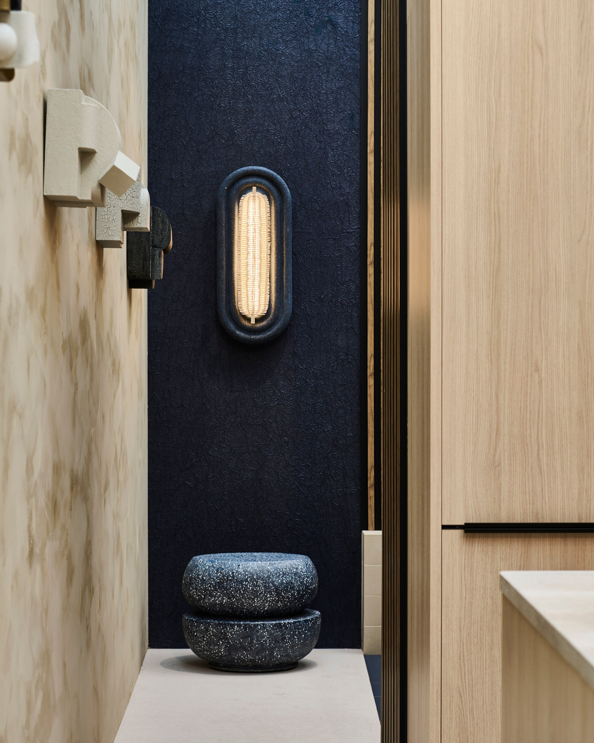 vt wonen&amp;design beurs 2023 Midnight Japandi van Liza vtwonen | Fotografie Sjoerd Eickmans, styling Liza Wassenaar