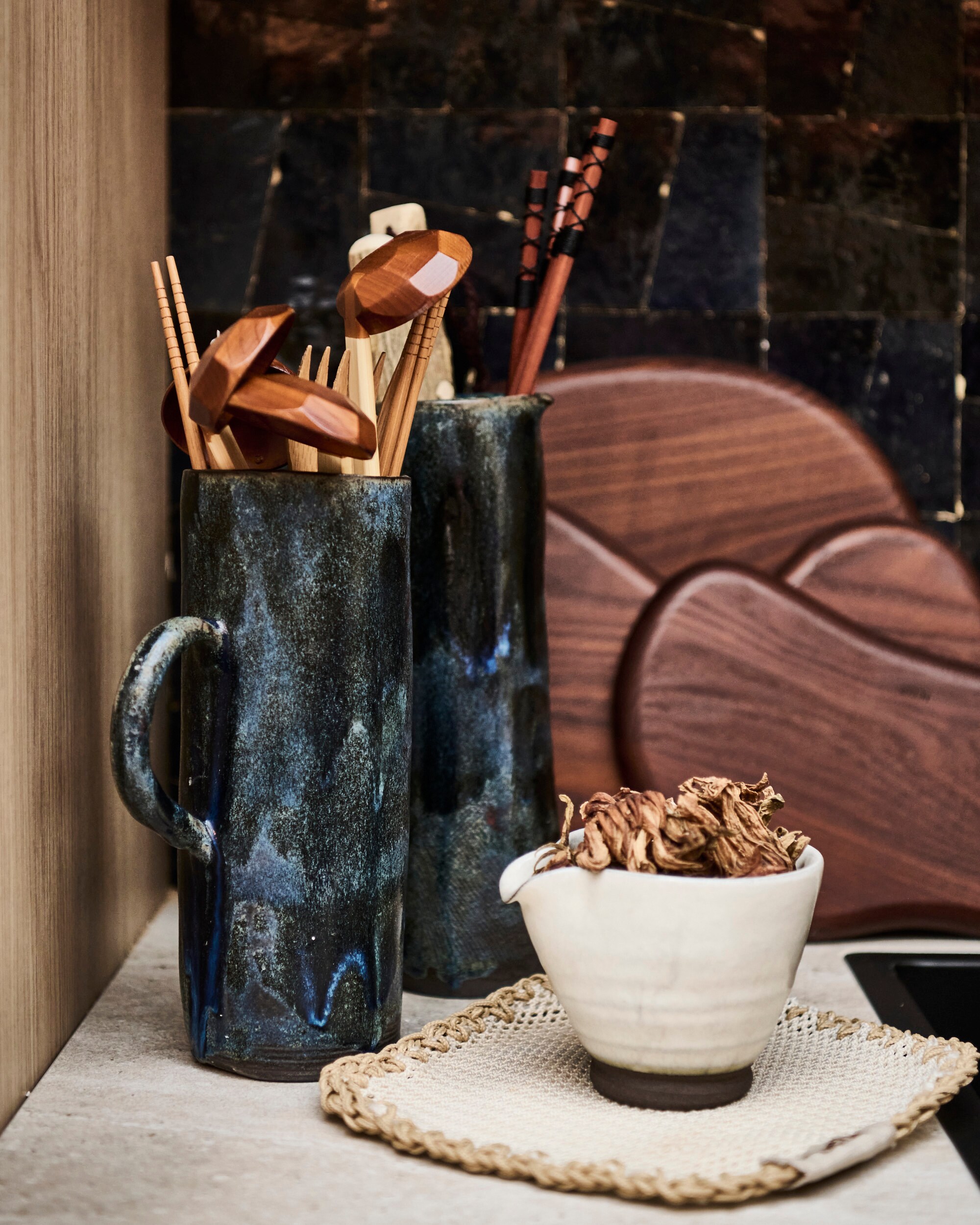 vt wonen&amp;design beurs 2023 Midnight Japandi van Liza vtwonen | Fotografie Sjoerd Eickmans, styling Liza Wassenaar
