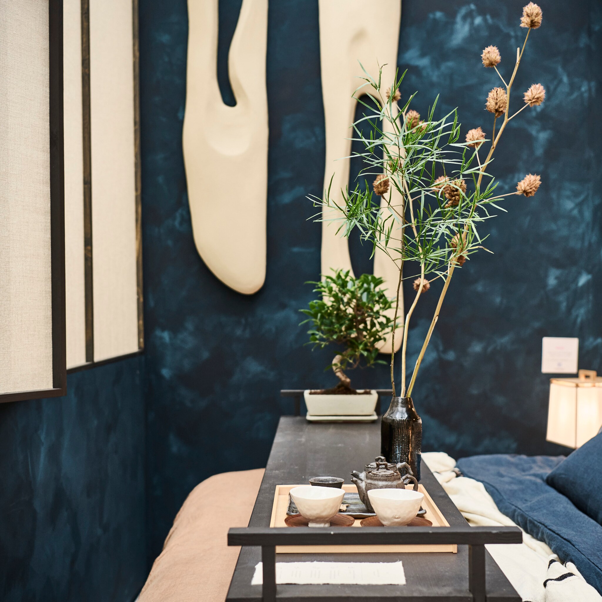 elegant en spannend zo gebruik en combineer je indigoblauw in het interieur