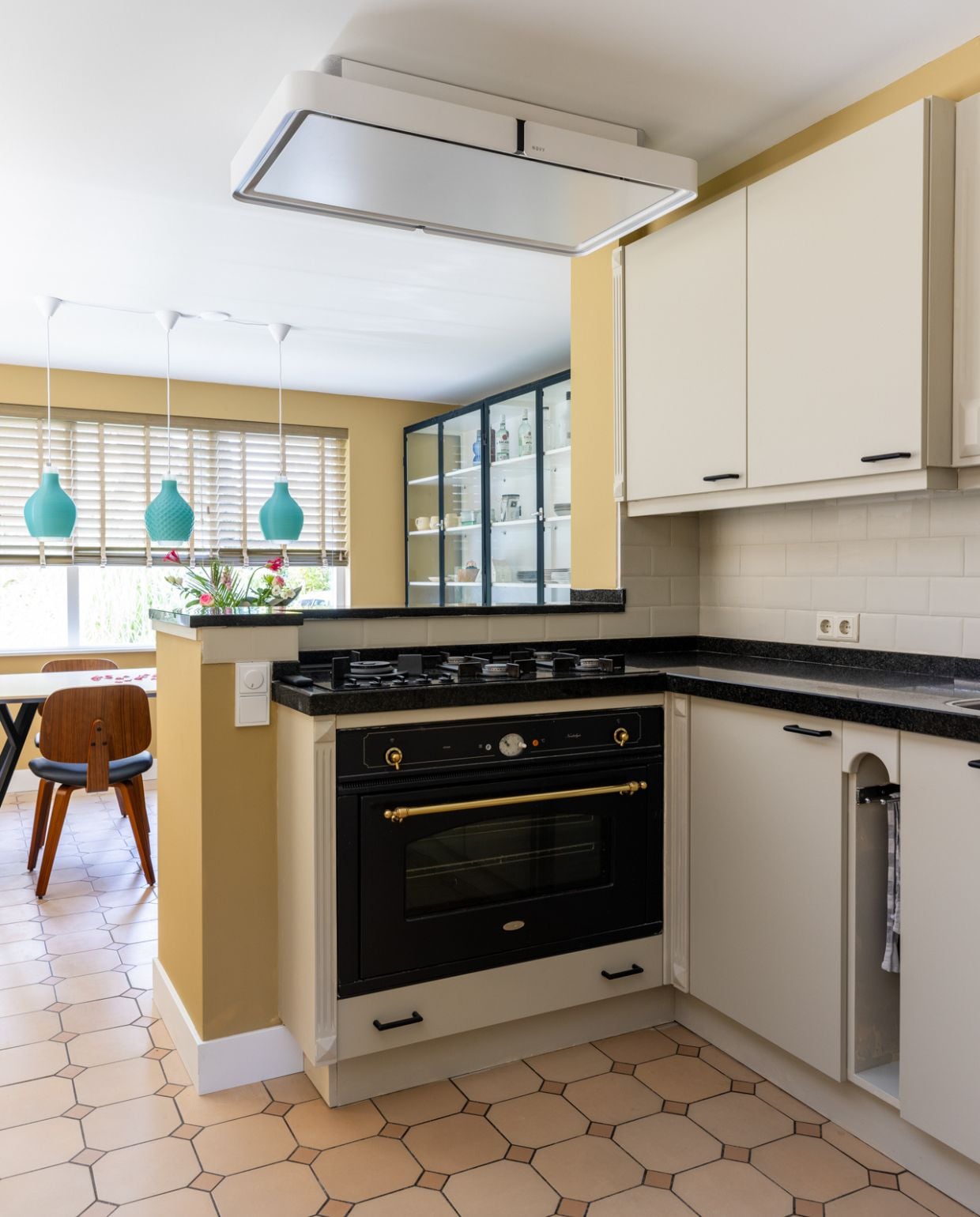 Weer verliefd op je huis aflevering 6 seizoen 19, stylist Frans in Sint Pancras, keuken Weer verliefd op je huis aflevering 6 seizoen 19 | styling Frans Uyterlinde | fotografie Margriet Hoekstra