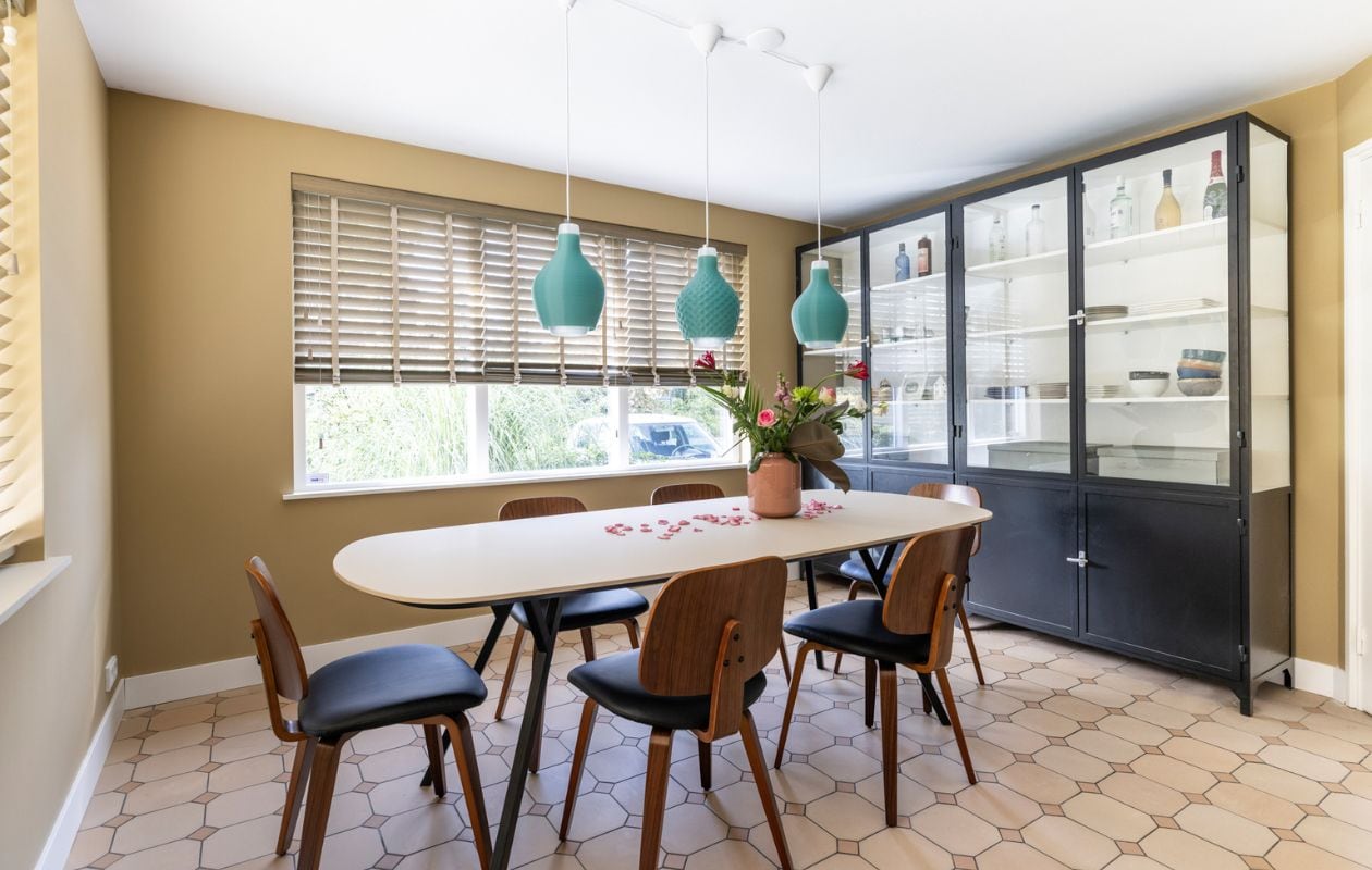 Weer verliefd op je huis aflevering 6 seizoen 19, stylist Frans in Sint Pancras, eethoek Weer verliefd op je huis aflevering 6 seizoen 19 | styling Frans Uyterlinde | fotografie Margriet Hoekstra