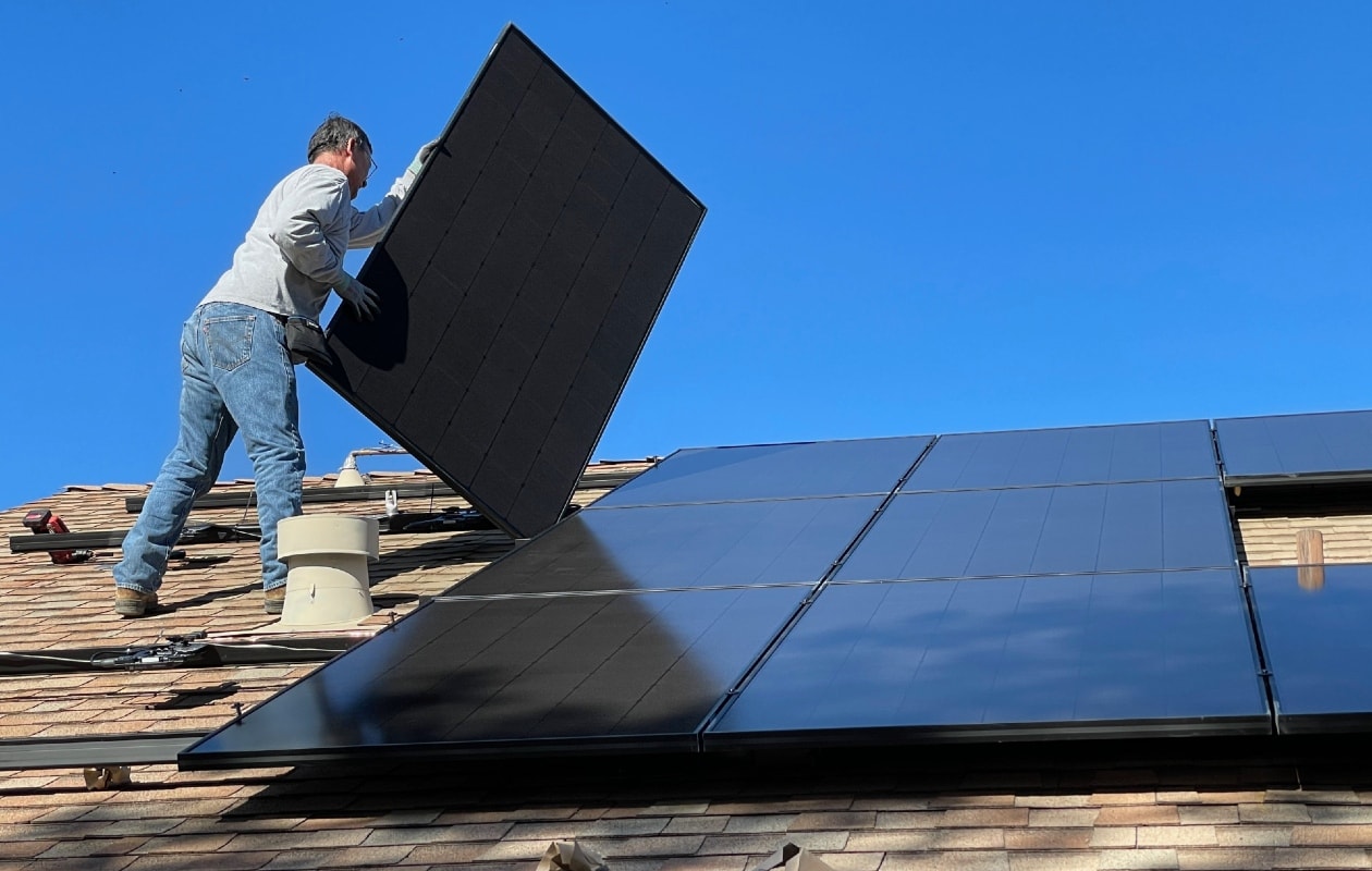 Zonnepanelen installeren Unsplash