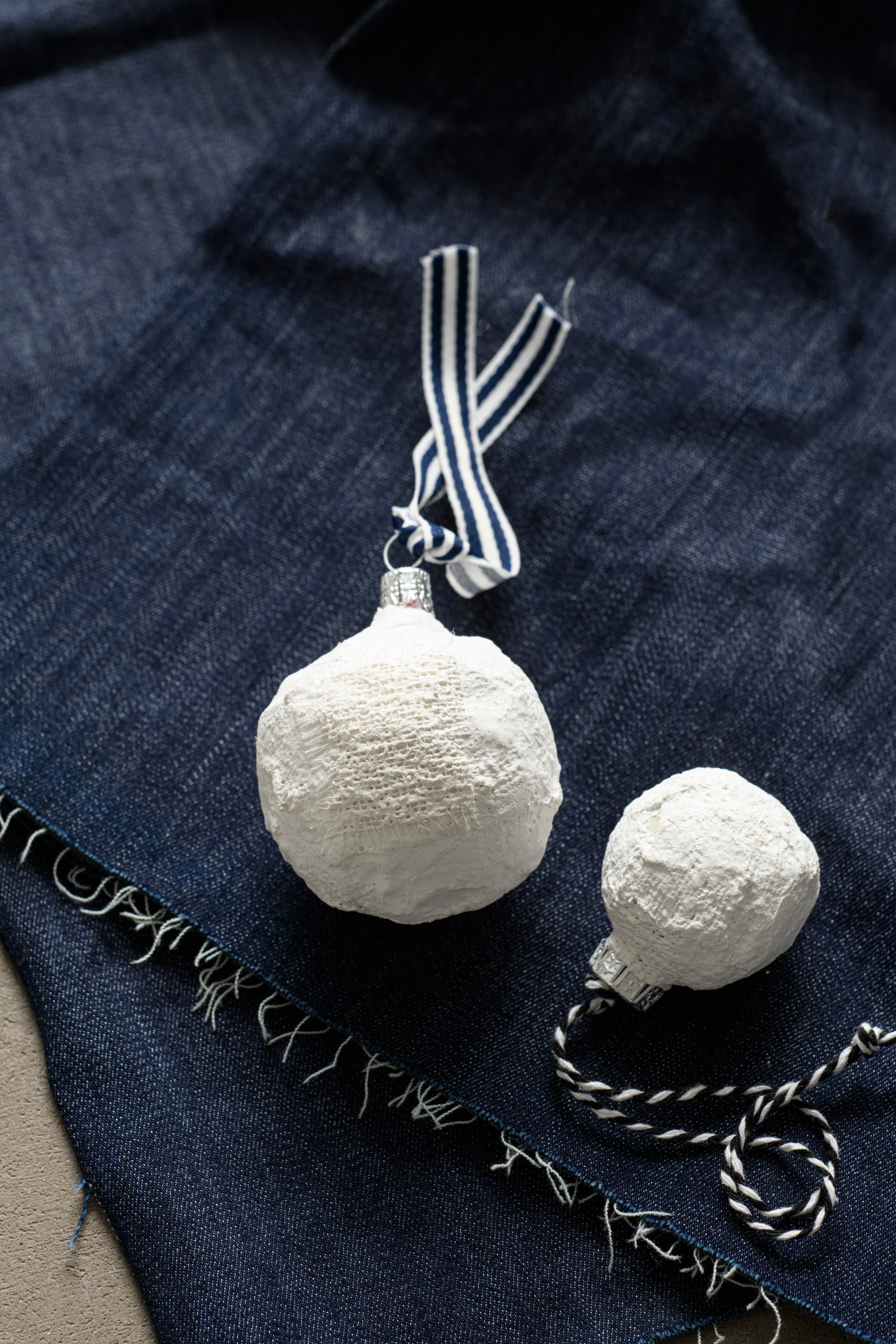 DIY kerstballen met gips vtwonen