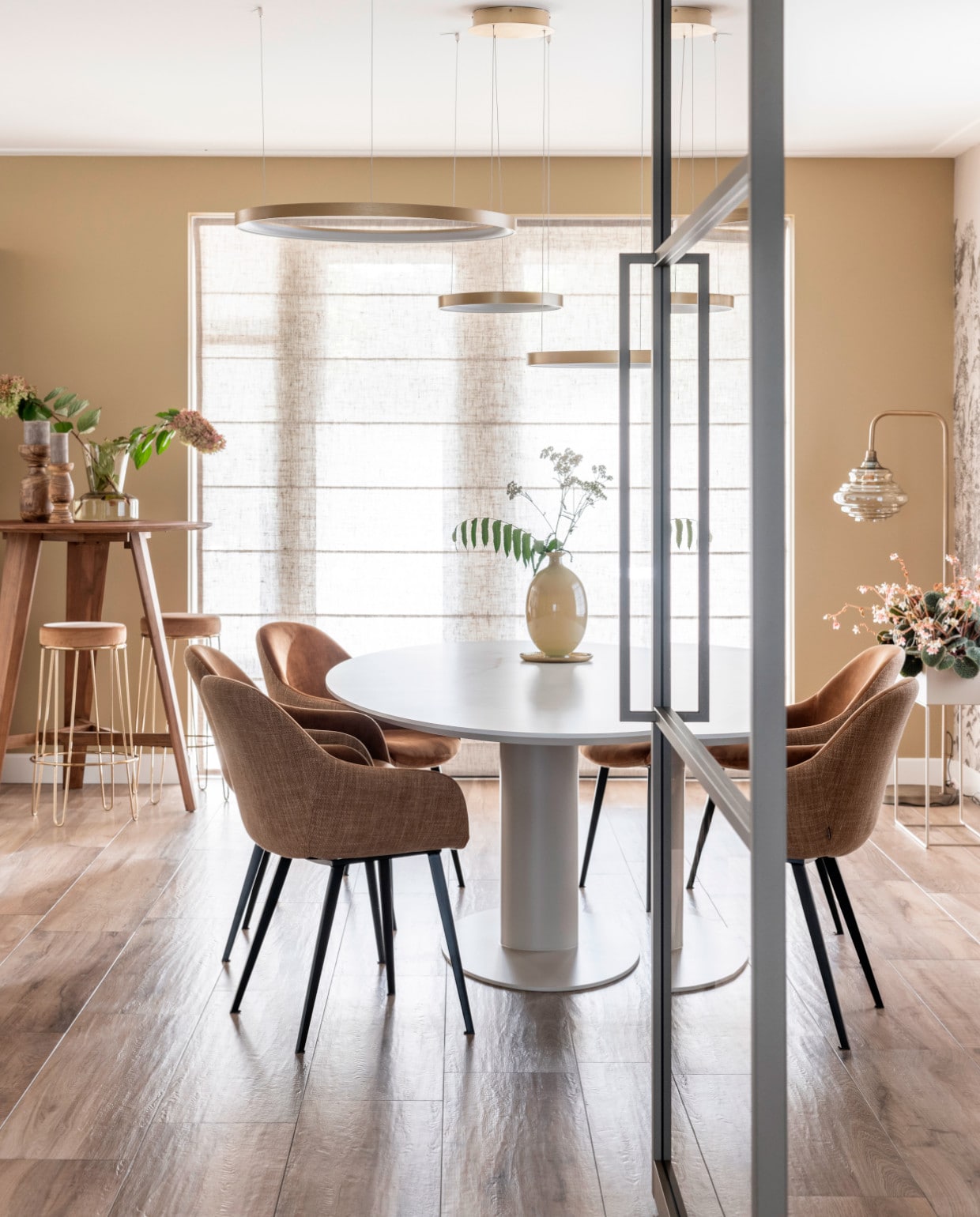 luxe binnenkomer zo verwerk je bronstinten in je interieur