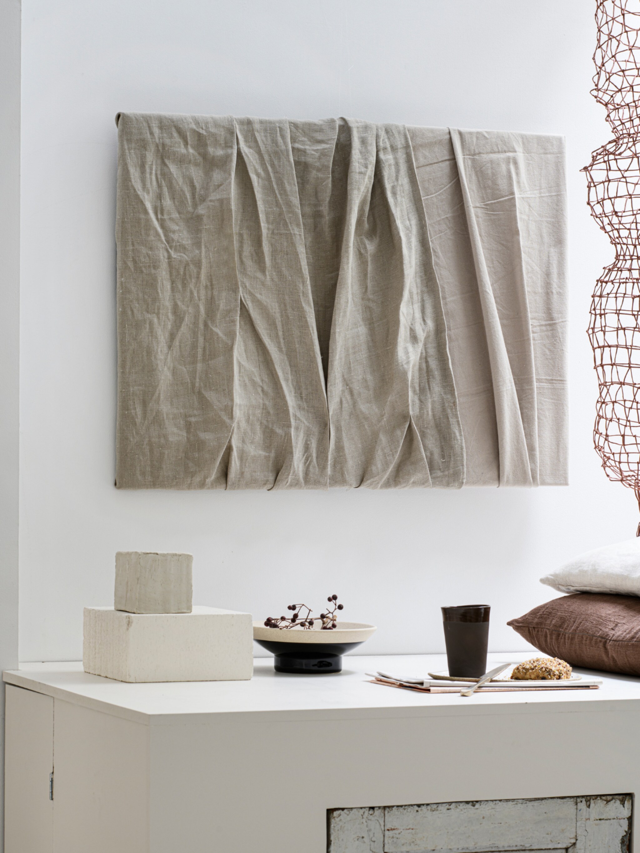 diy een stoffen schilderij als pronkstuk aan de muur