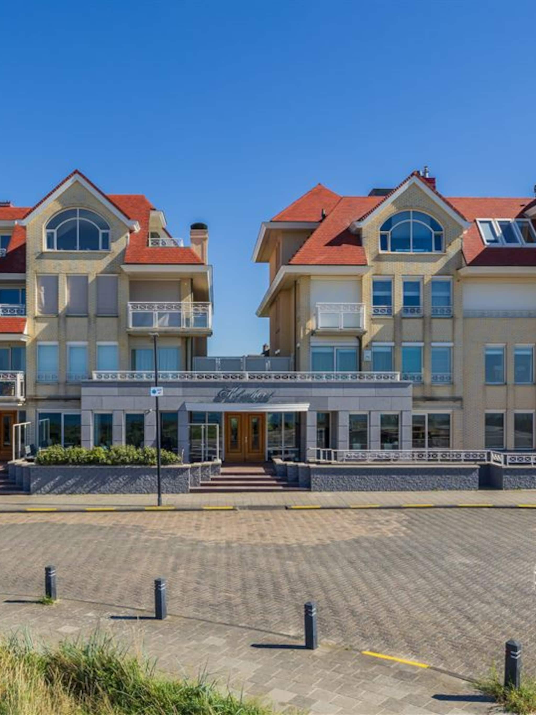 funda parel louis van gaal verkoopt zijn luxe miljoenenappartement aan de noordwijkse kust