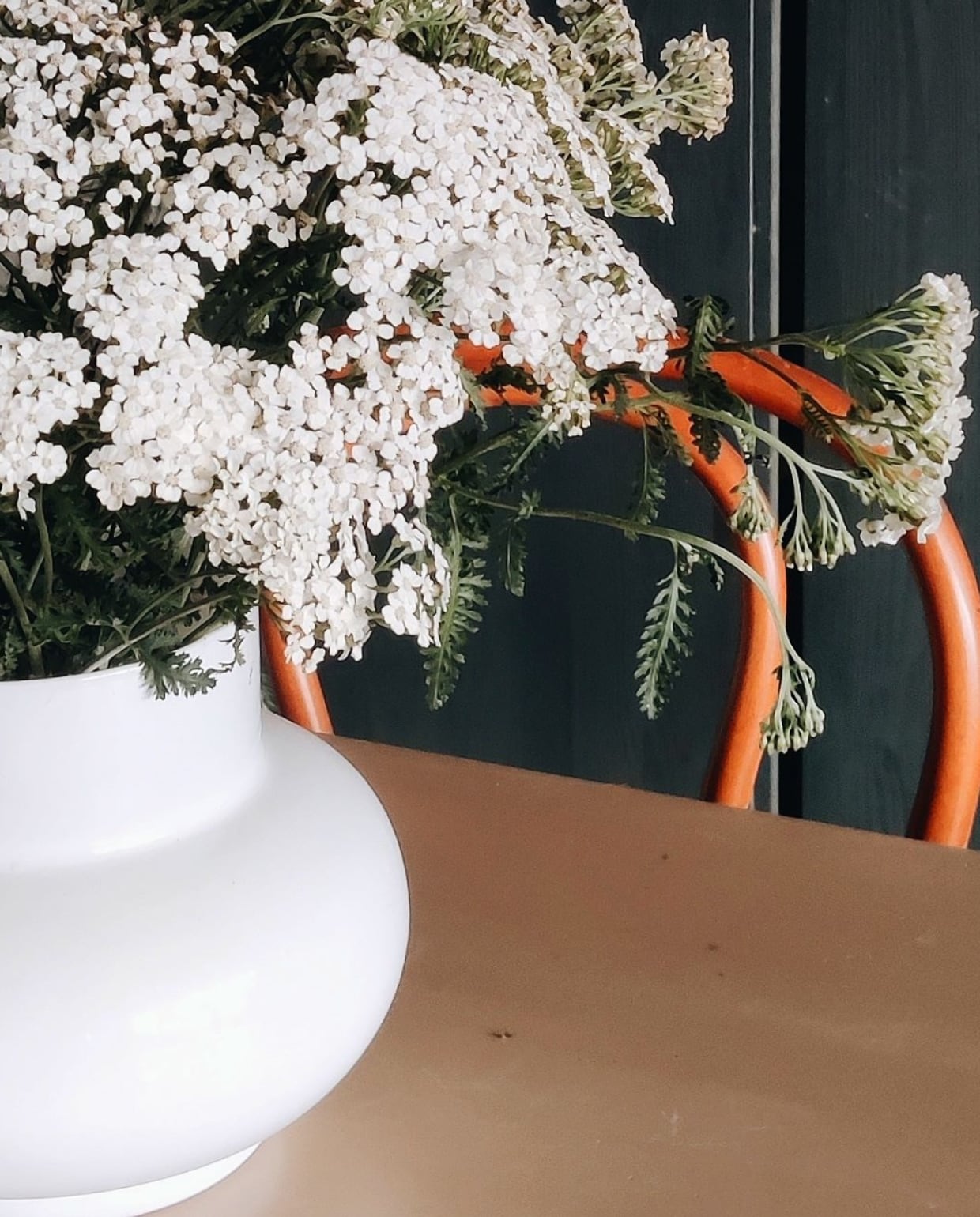 Vaas met bloemen Vivian Hoebe en Mark Mulder