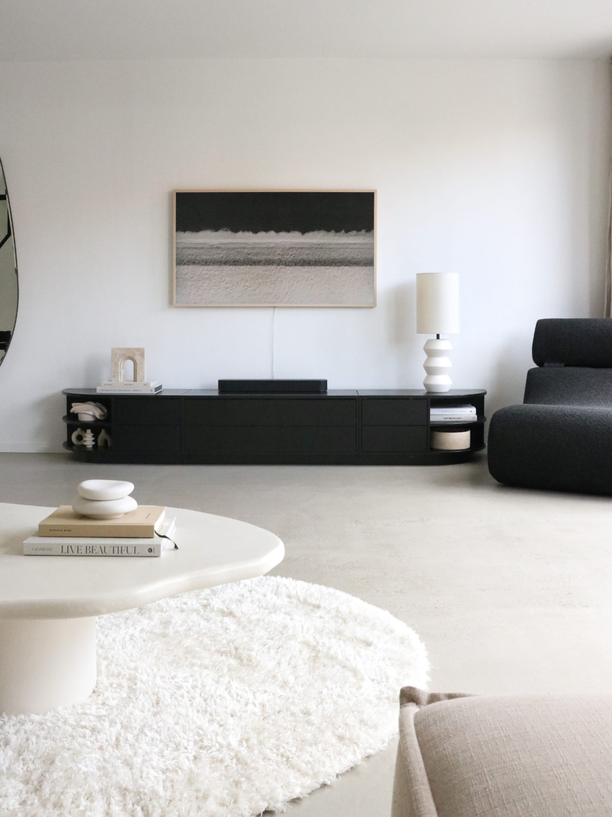 binnenkijken in zwart wit interieur