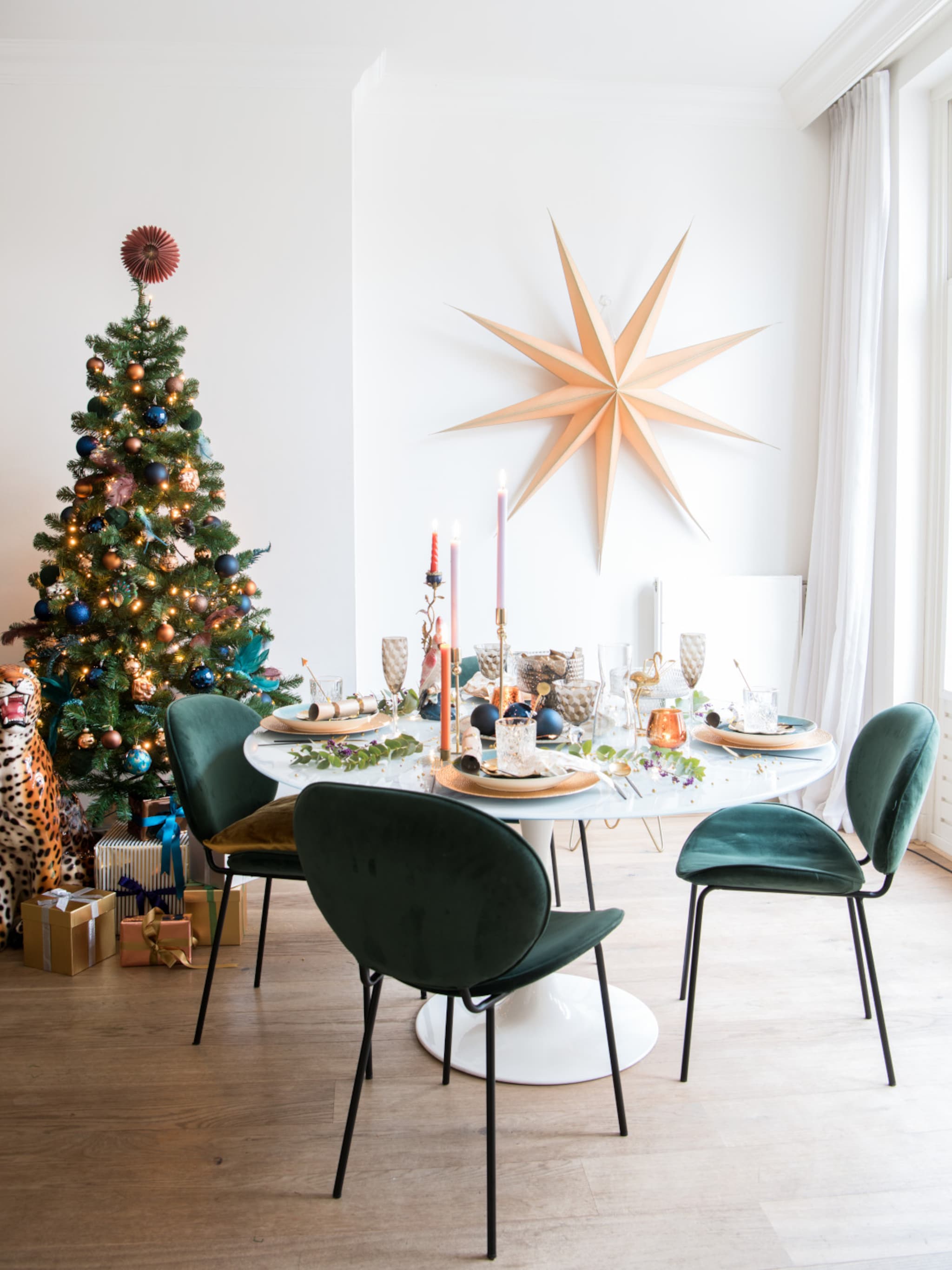 colourful christmas zo mix en match je kleurrijke kerstitems met een knipoog