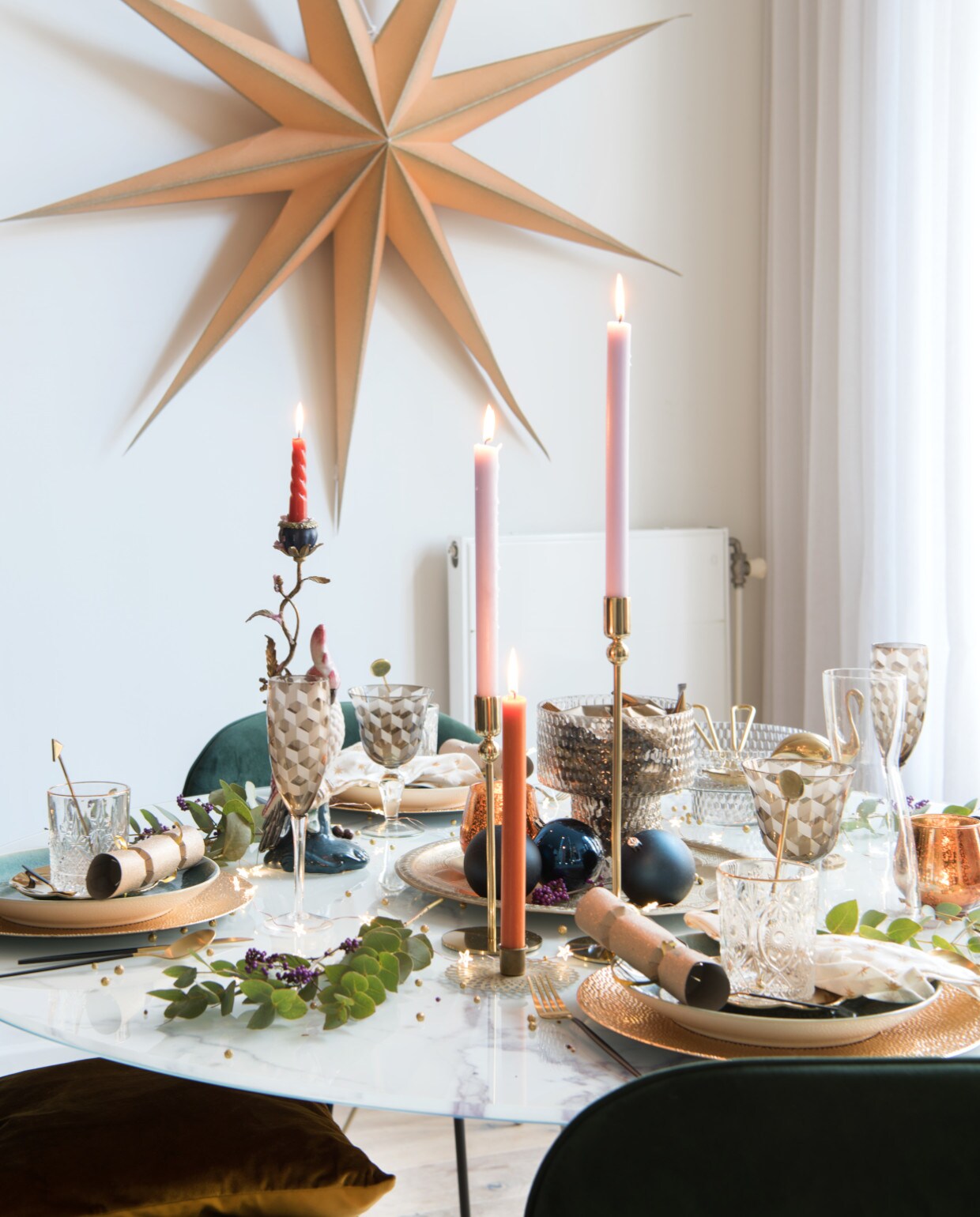 colourful christmas zo mix en match je kleurrijke kerstitems met een knipoog