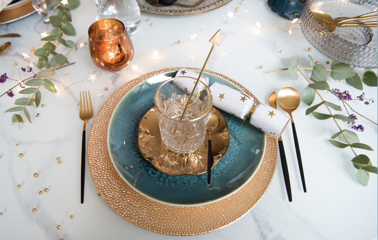 colourful christmas zo mix en match je kleurrijke kerstitems met een knipoog