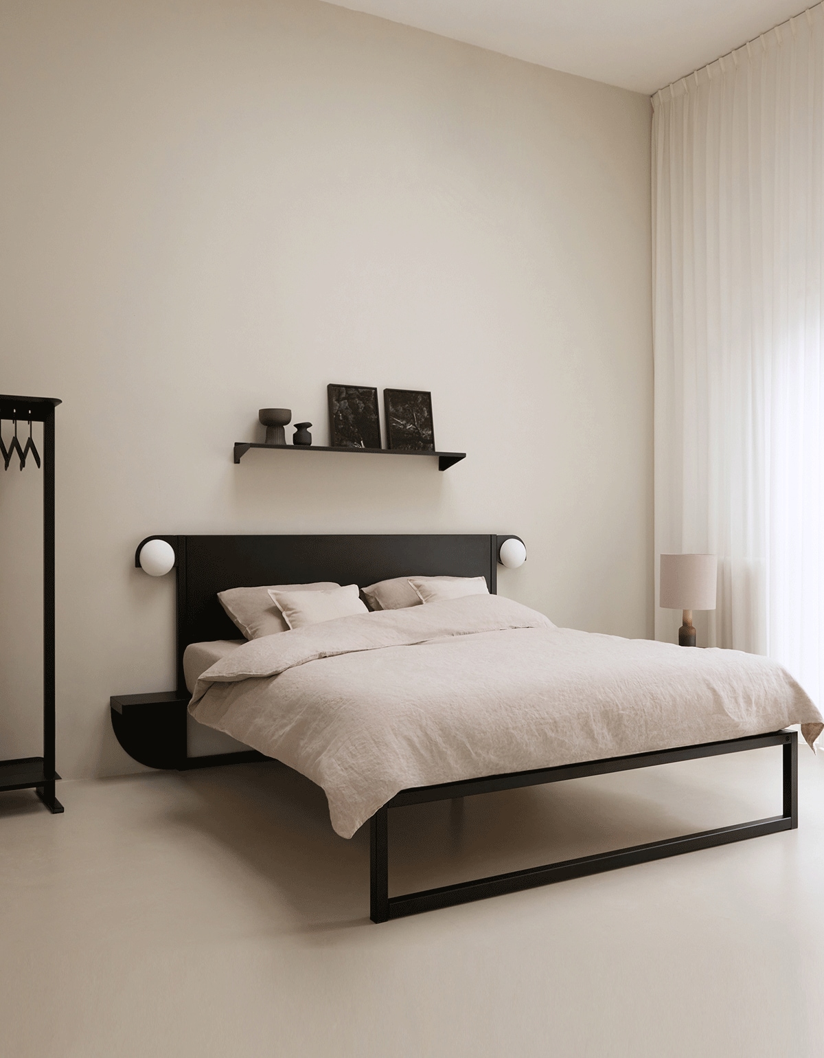 Metalen bedframe 01 van Robuust Amsterdam in de kleur zwart Metalen bedframe 01 van Robuust Amsterdam in de kleur zwart
