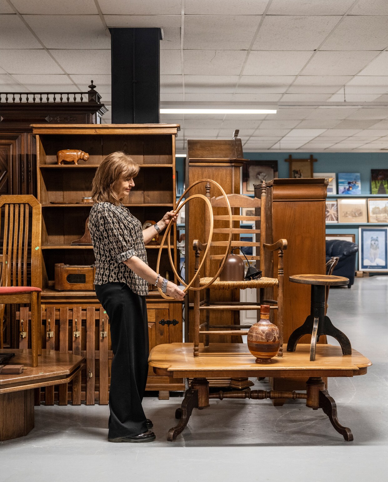 M.m.v. De Kringloper Naarden vtwonen 12-2023 | productie Corrien Flohil, Rolien van der Leeuw | styling Fietje Bruijn | fotografie Stan Koolen