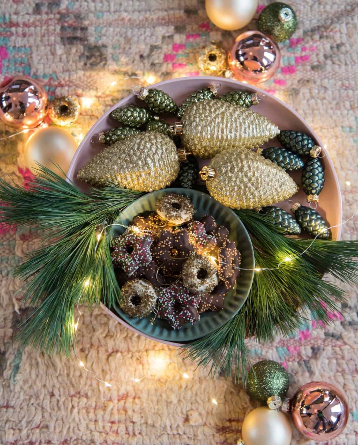 christmas all the way zo vier je kerst in scandinavische stijl met hout en pasteltinten