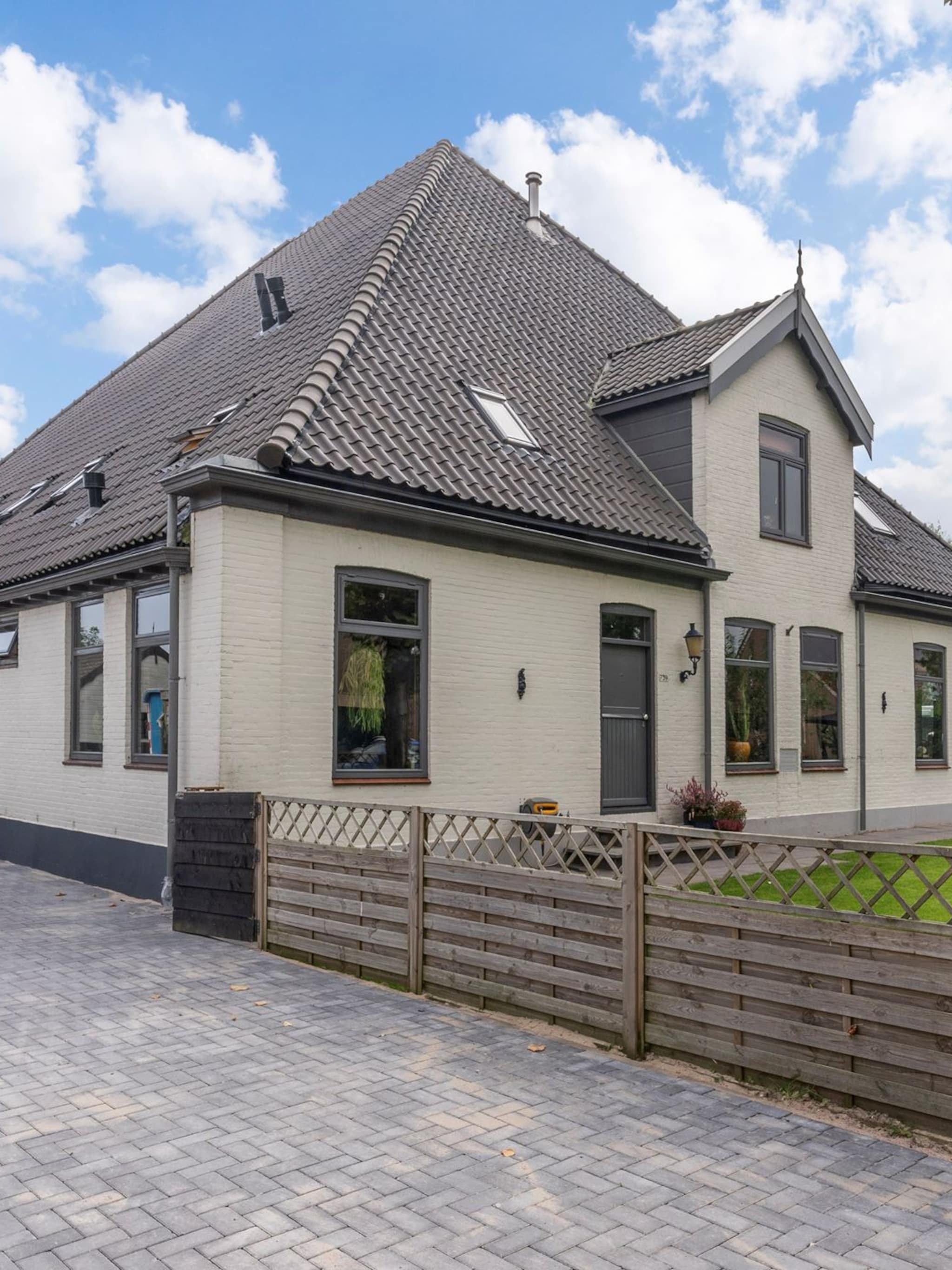 funda parel een stolpboerderij uit 1889 met bohemian interieur