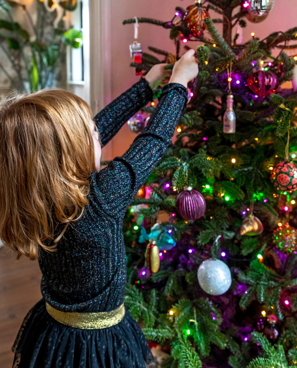 Kerstballen o.a. Blokker en Søstrene Grene. vtwonen 13-2023 | fotografie Henny van Belkom