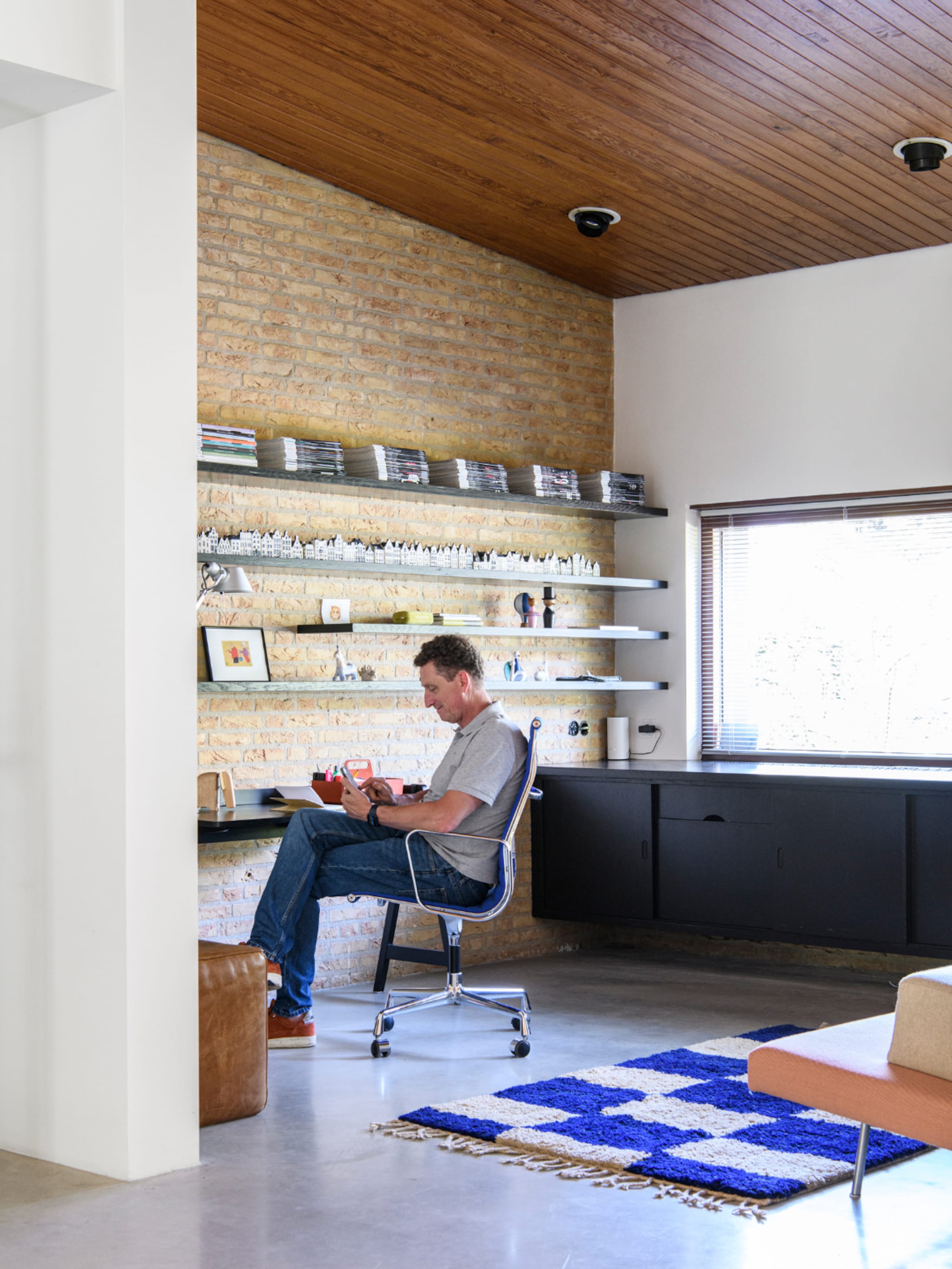 binnenkijken in een kleurrijk scandinavisch huis