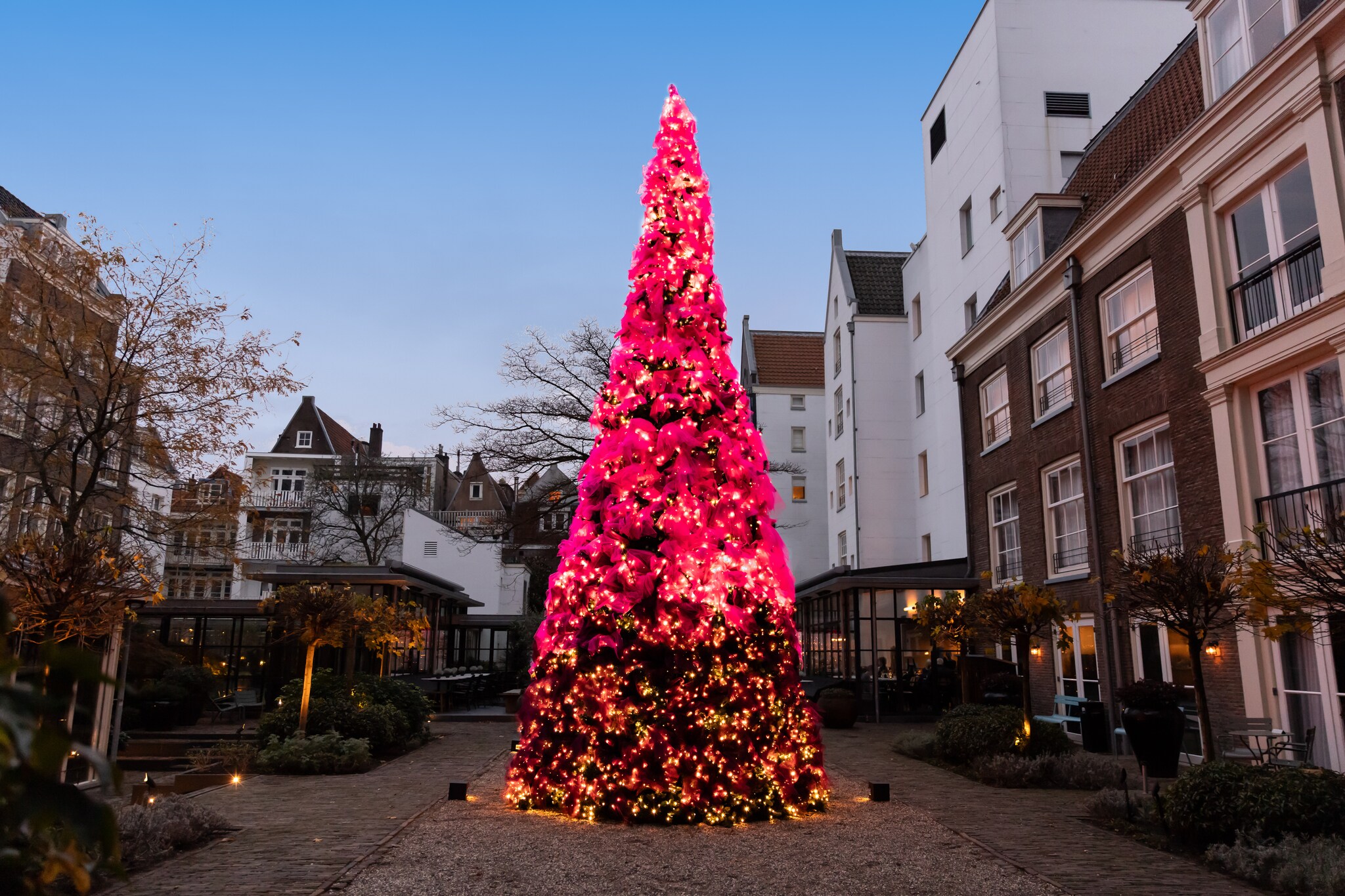 Dit keer geen jurk voor koningin Máxima maar een metershoge kerstboom Pulitzer Amsterdam | fotografie Dishtales