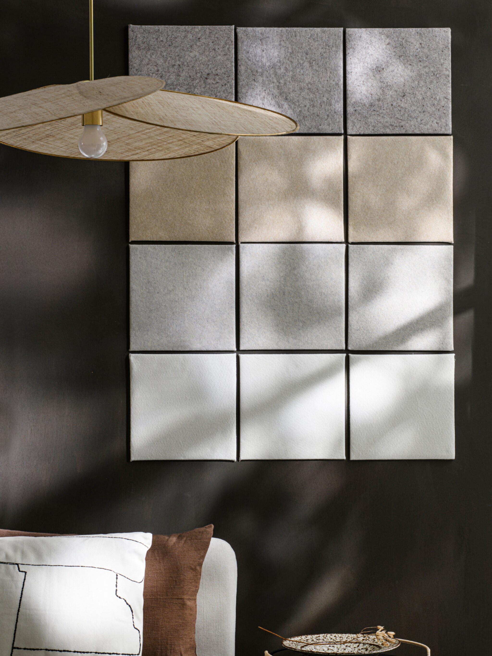 diy zachte kunst aan de muur met vilten tegels