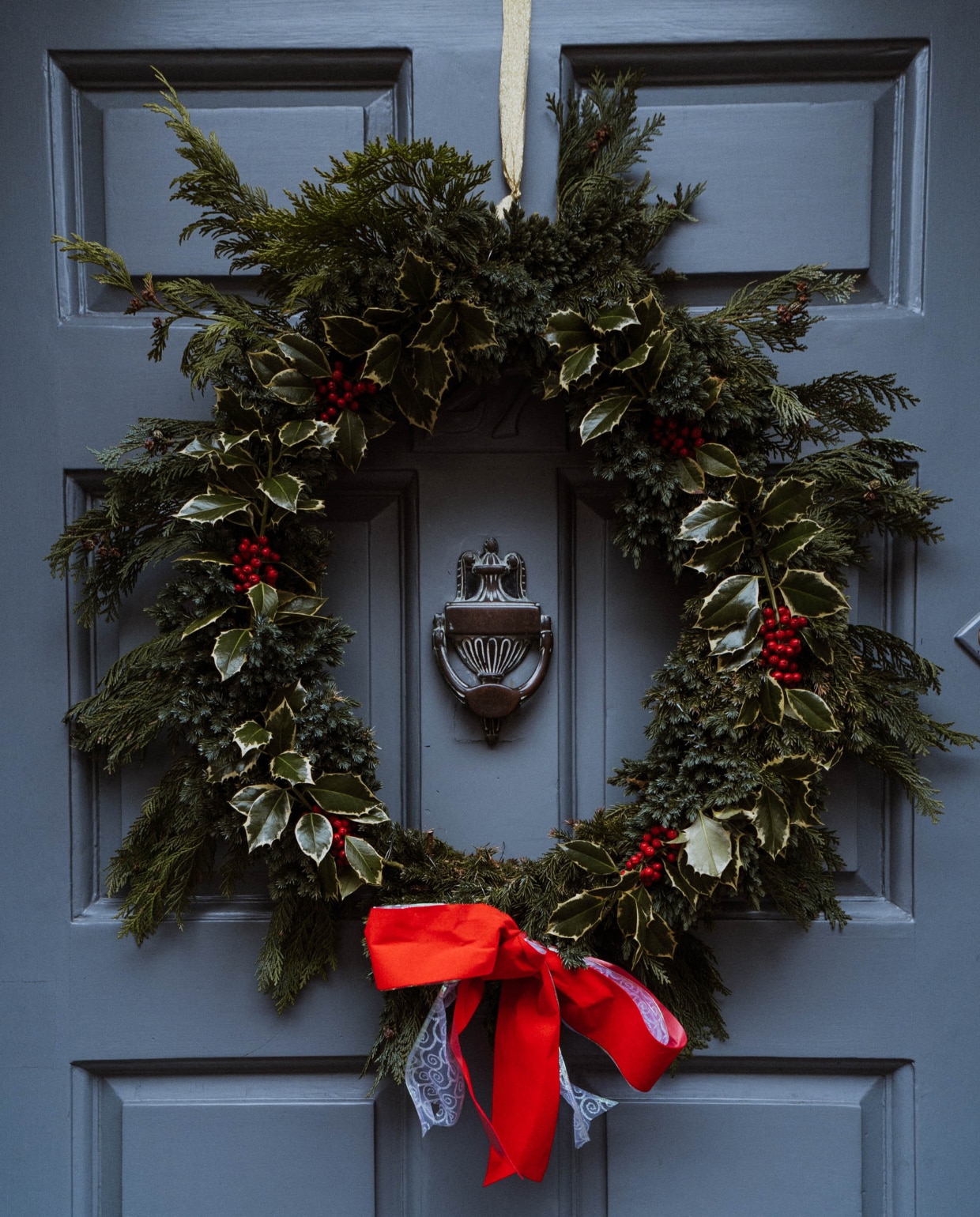 Zo zorg je ervoor dat een kerstkrans aan de voordeur langer groen blijft Al Elmes via Unsplash