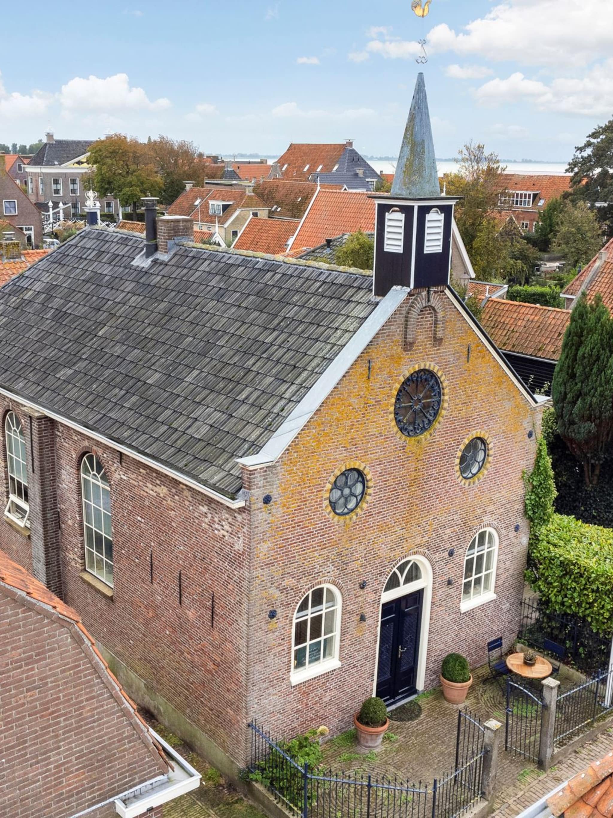 funda parel een prachtige oude kerk in het friese hindeloopen