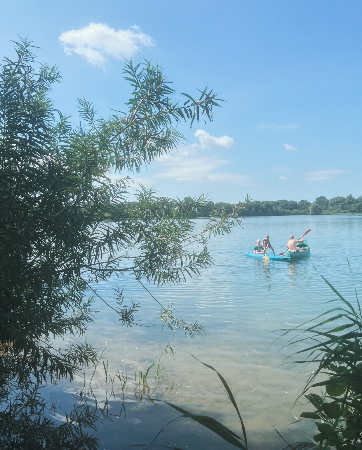 Met de kano op het water op de camping Oetdoor. fotograaf Rolien van der Leeuw