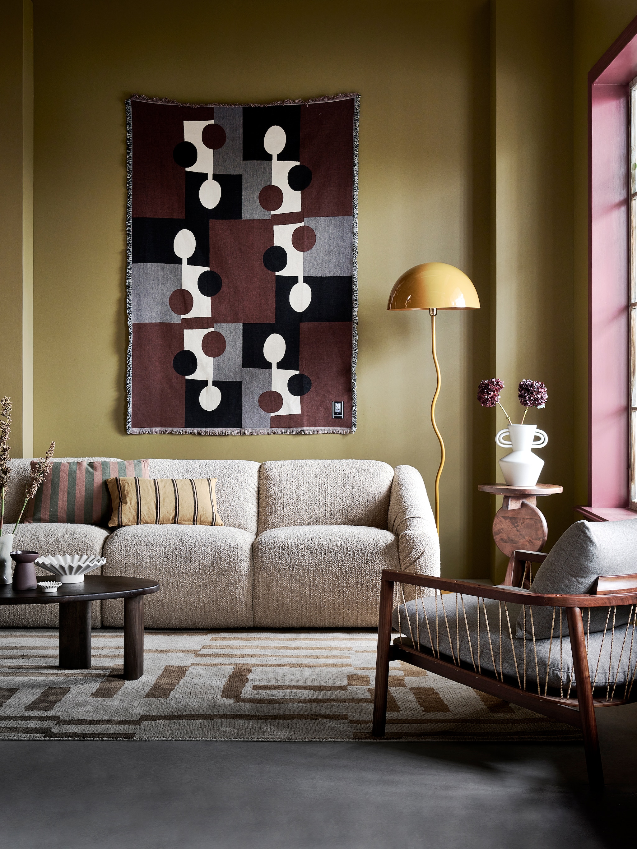 van moodboard naar rijk interieur voor minder level up met donkere houttonen