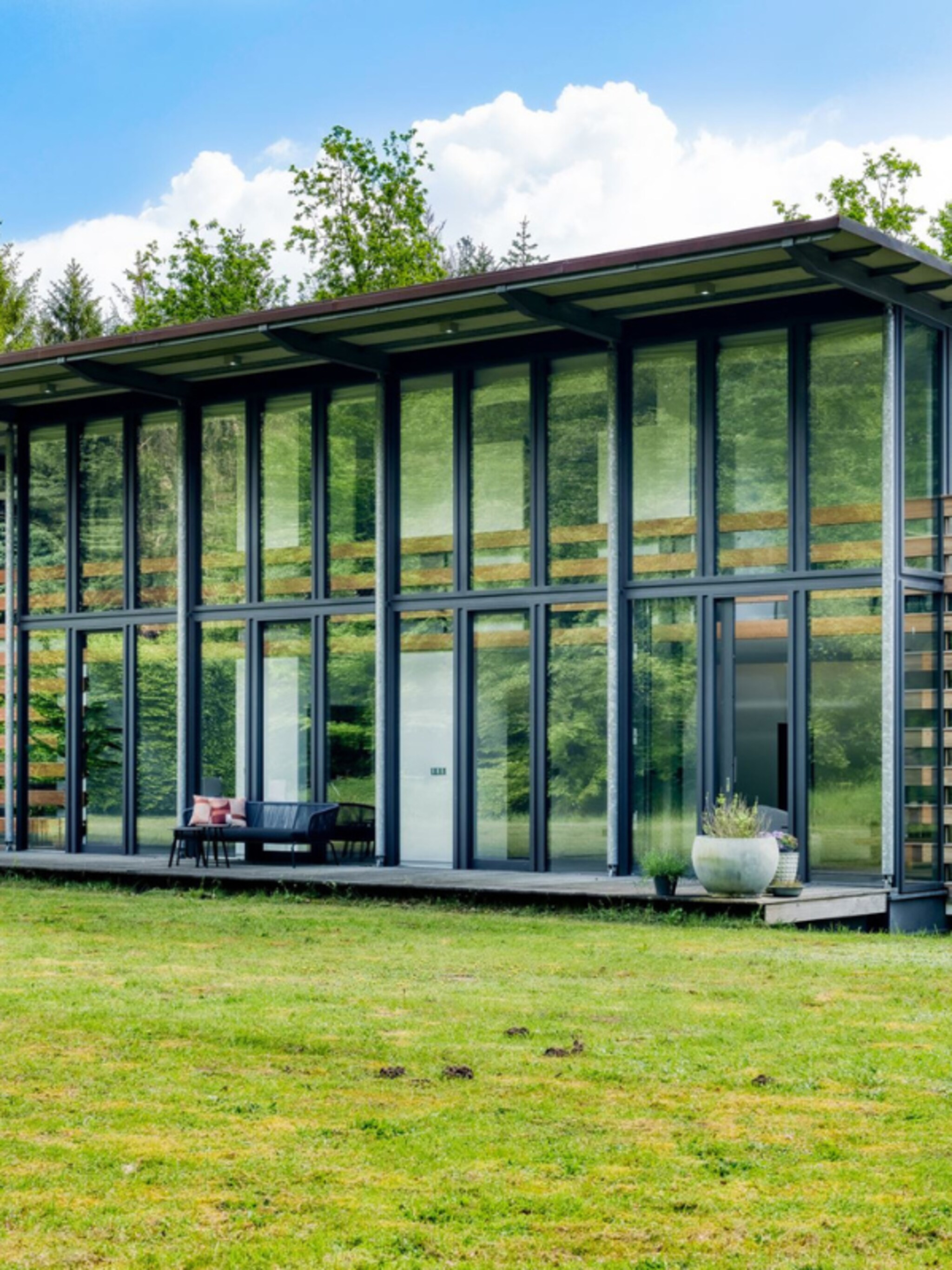 funda parel waanzinnig wonen in een villa met glazen muren