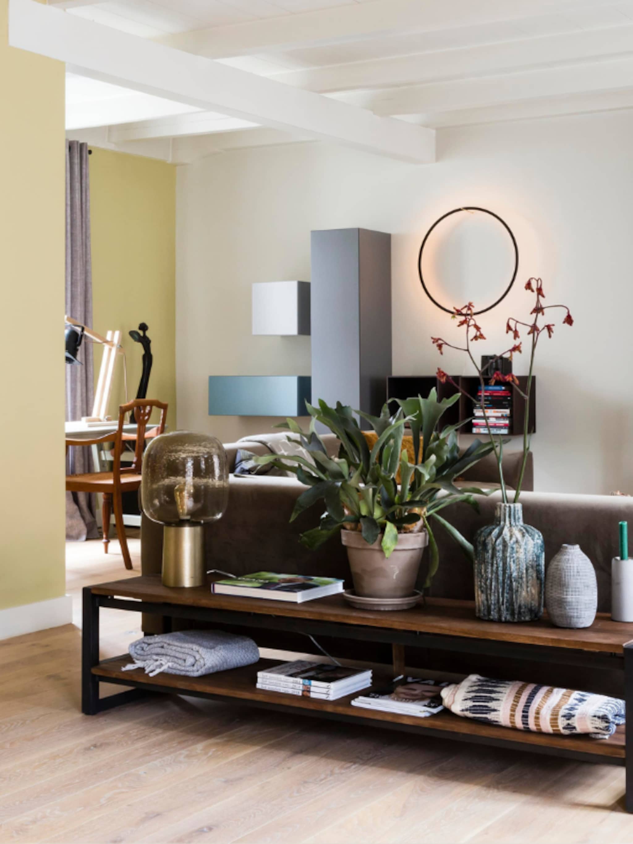 stylingtips voor een sidetable achter de bank