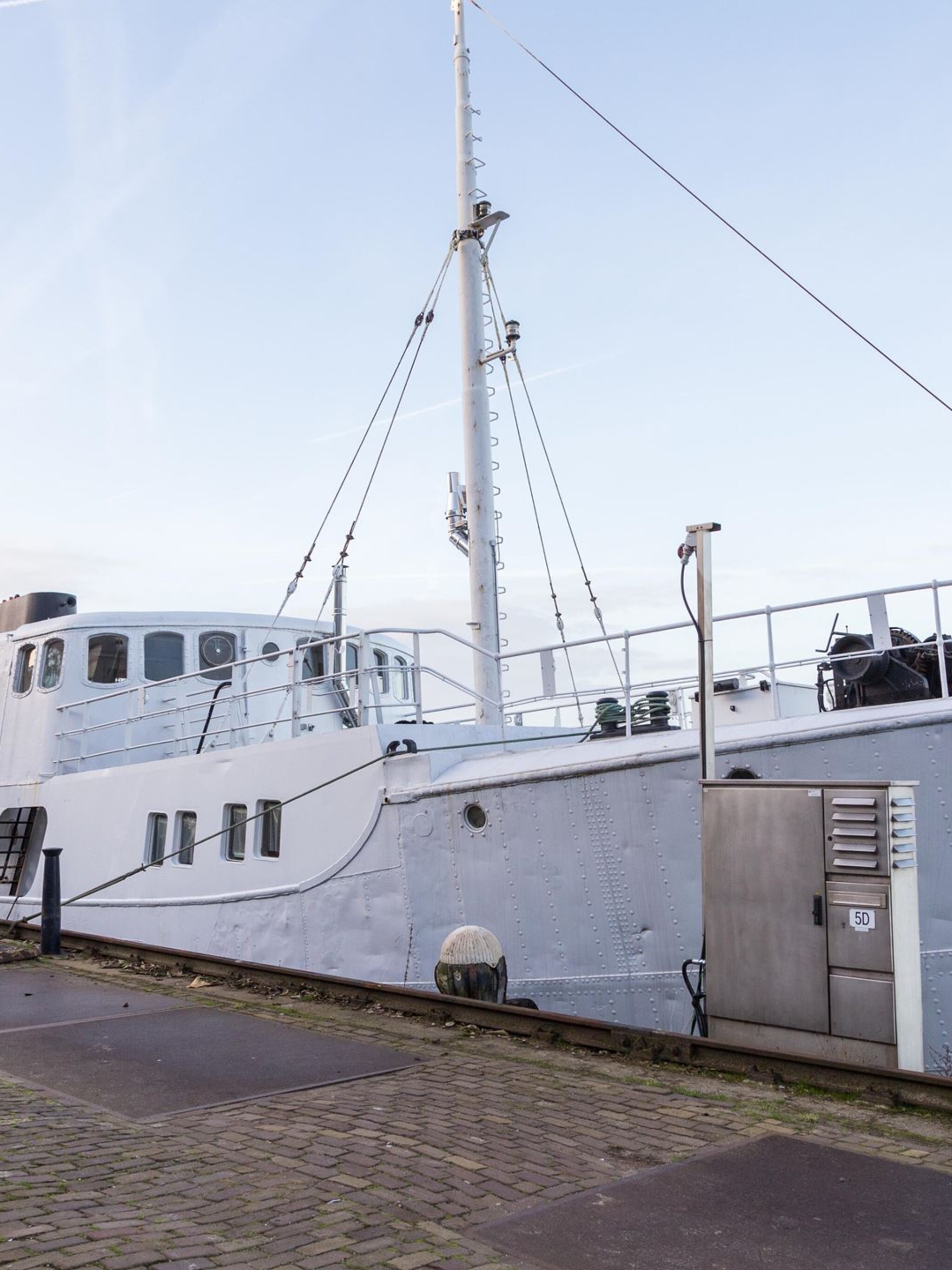 funda parel dobberen in luxe in de woonboot van douwe bob