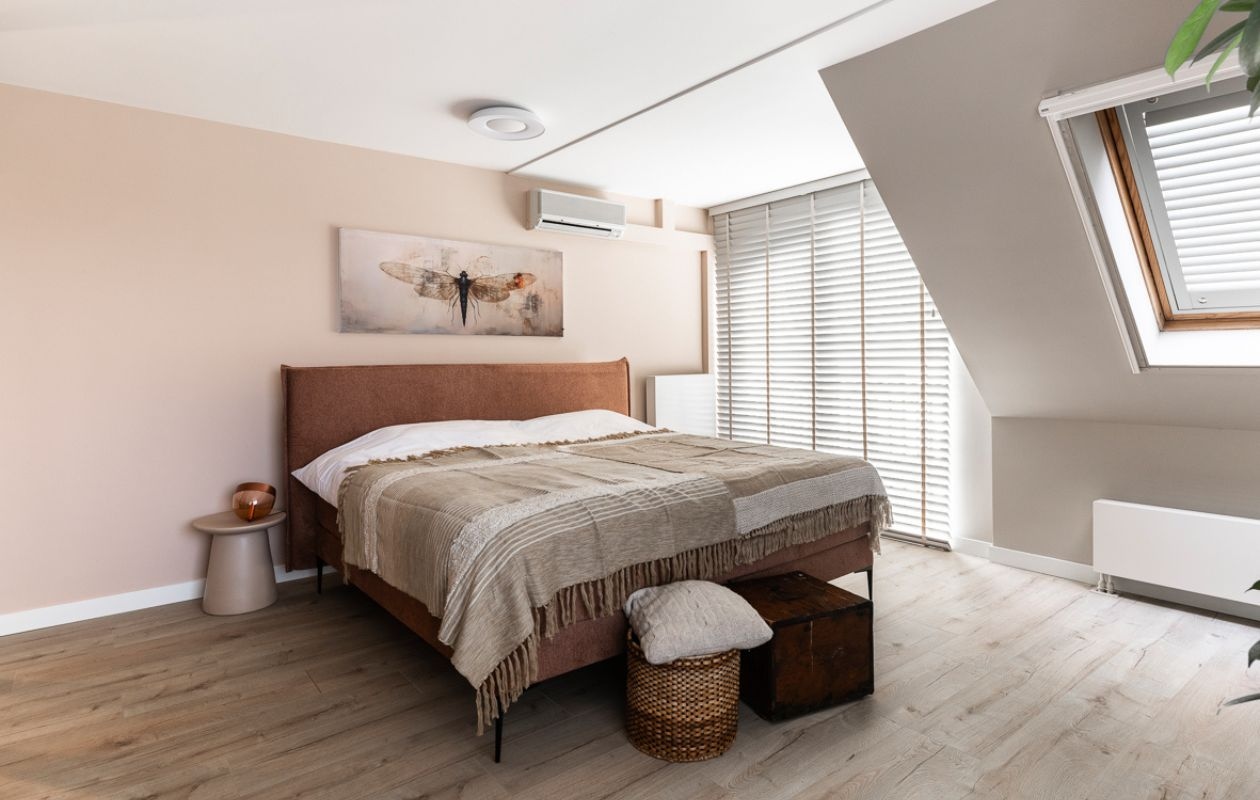 Weer verliefd op je huis aflevering 2 seizoen 20, Frans in Vinkeveen, slaapkamer Weer verliefd op je huis aflevering 2 seizoen 20 | styling Frans Uyterlinde | fotografie Margriet Hoekstra