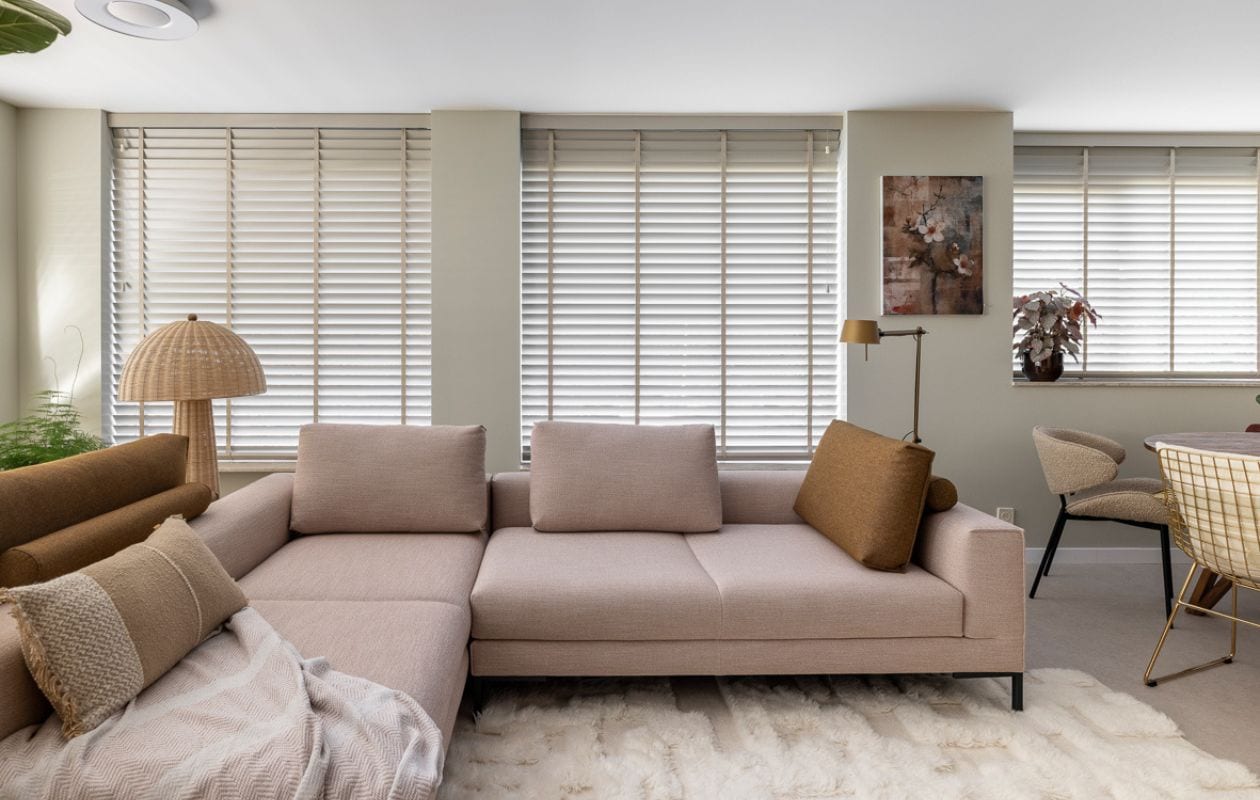 Weer verliefd op je huis aflevering 2 seizoen 20, Frans in Vinkeveen, zitkamer Weer verliefd op je huis aflevering 2 seizoen 20 | styling Frans Uyterlinde | fotografie Margriet Hoekstra