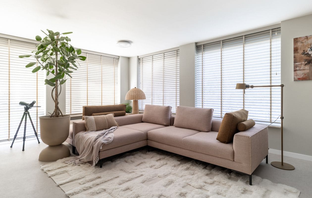Weer verliefd op je huis aflevering 2 seizoen 20, Frans in Vinkeveen, zitkamer Weer verliefd op je huis aflevering 2 seizoen 20 | styling Frans Uyterlinde | fotografie Margriet Hoekstra