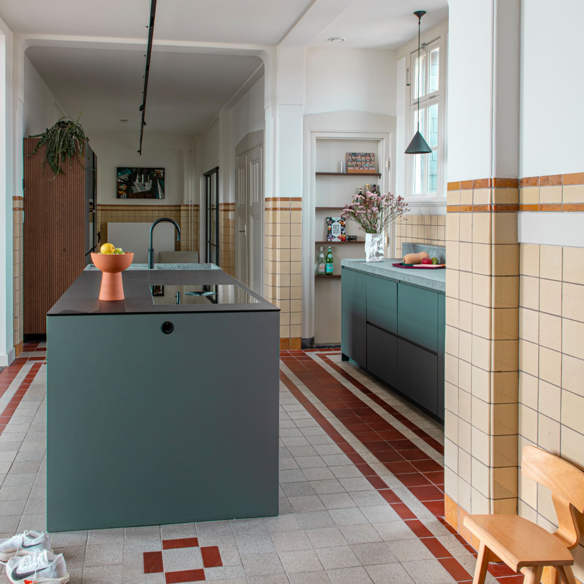 Groene keuken in een oude school