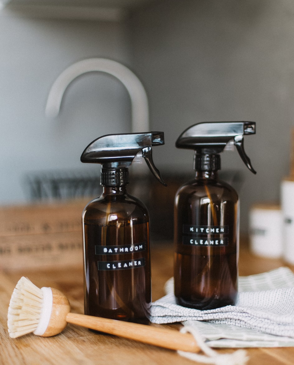 Hoe fris is de fles? Zo lang blijven schoonmaakmiddelen écht goed Daiga Ellaby via Unsplash