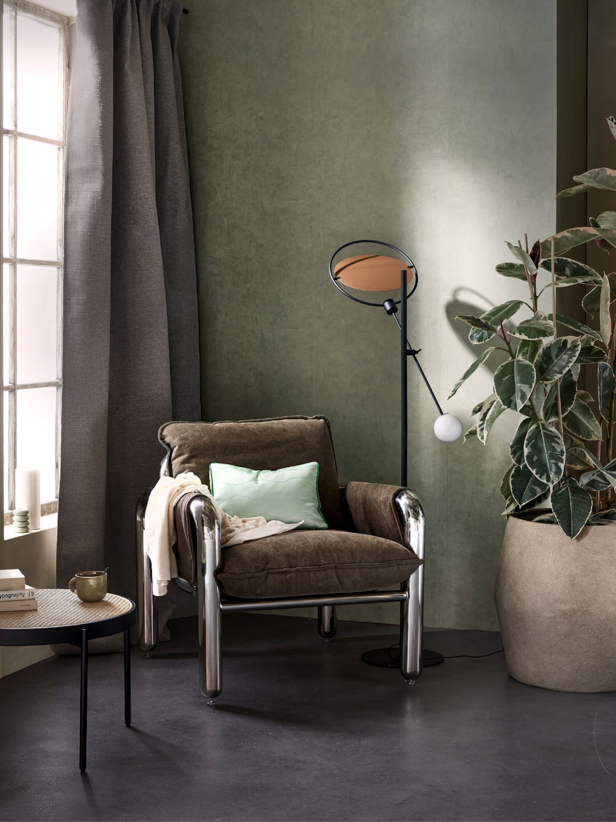 chromen stoelen en andere zilveren zitmeubels