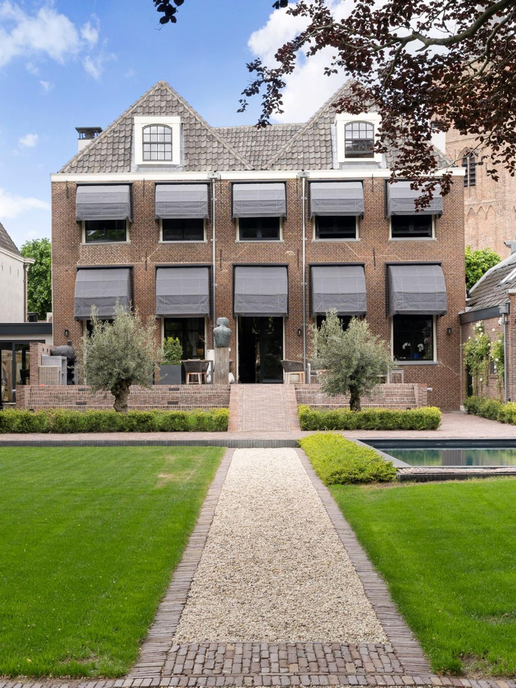 funda parel landelijk chic patriciershuis met gouden details in noordwijk