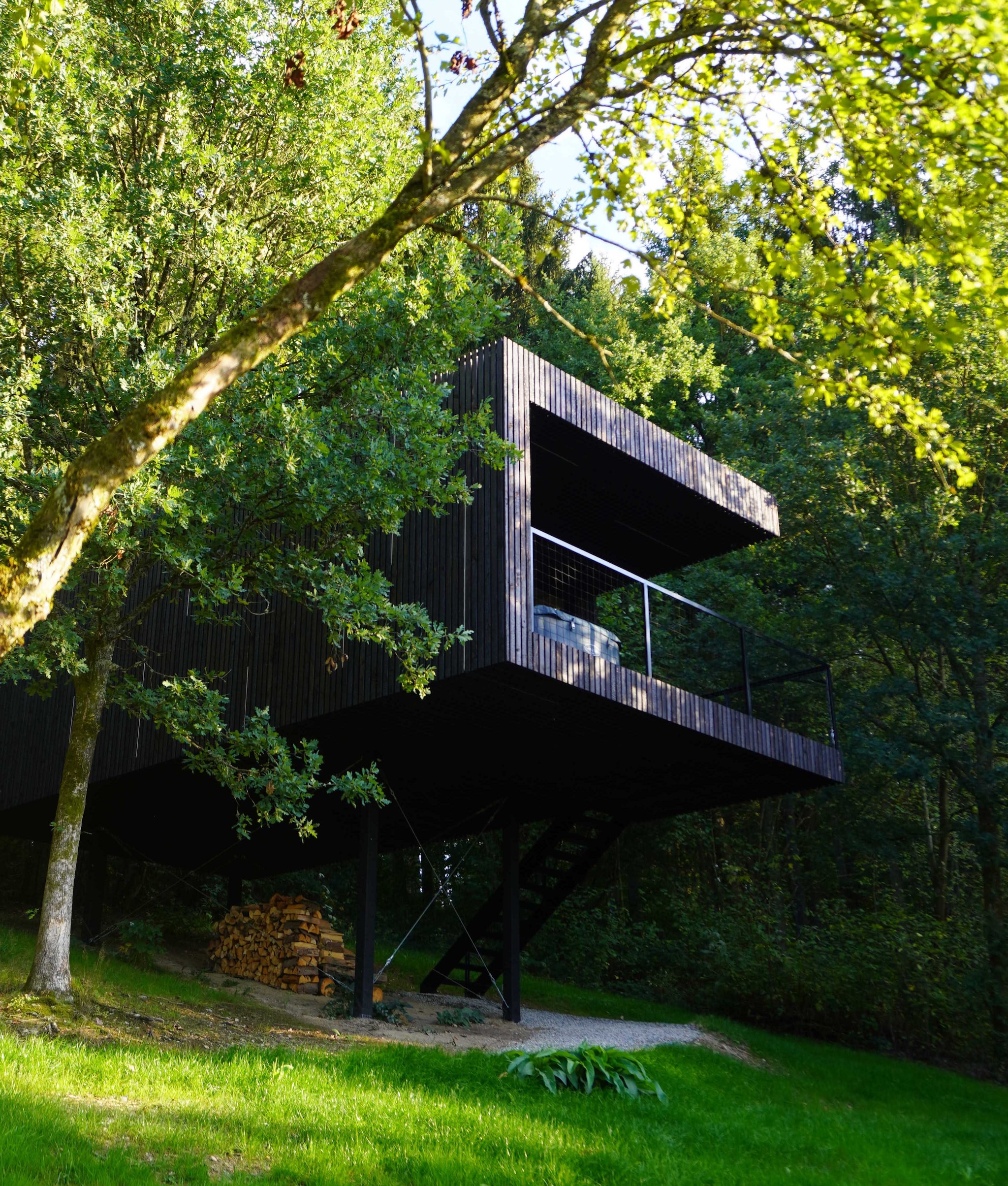 L'Onyx boomhut in Stavelot Eigen beeld