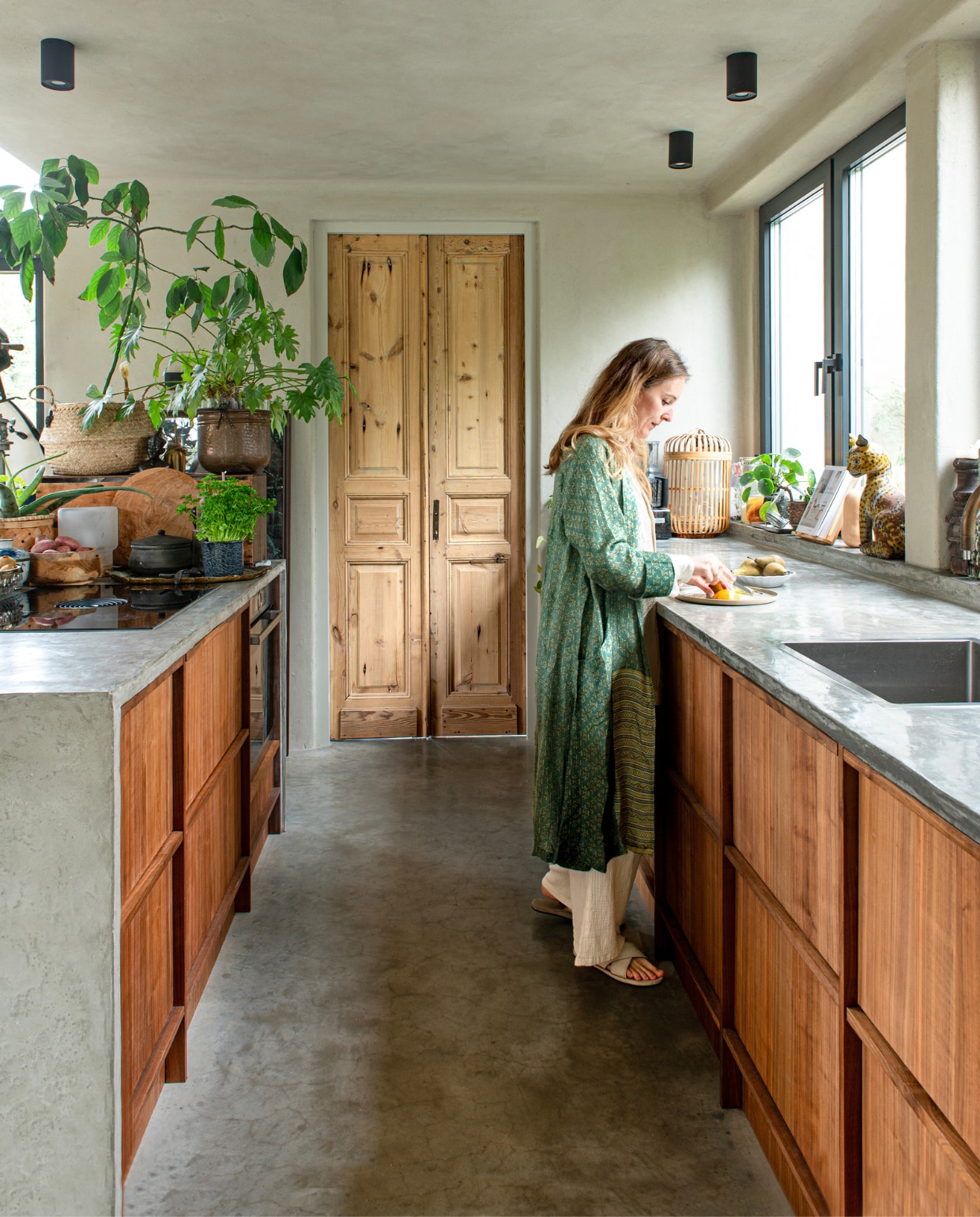 Keuken op maat gemaakt door Moonshine Interieur en Kleurstuc.nl, Oude deuren Antiques &amp; Vintage. Overig onbekend. vtwonen DIY special 08 | fotografie Caroline Coehorst