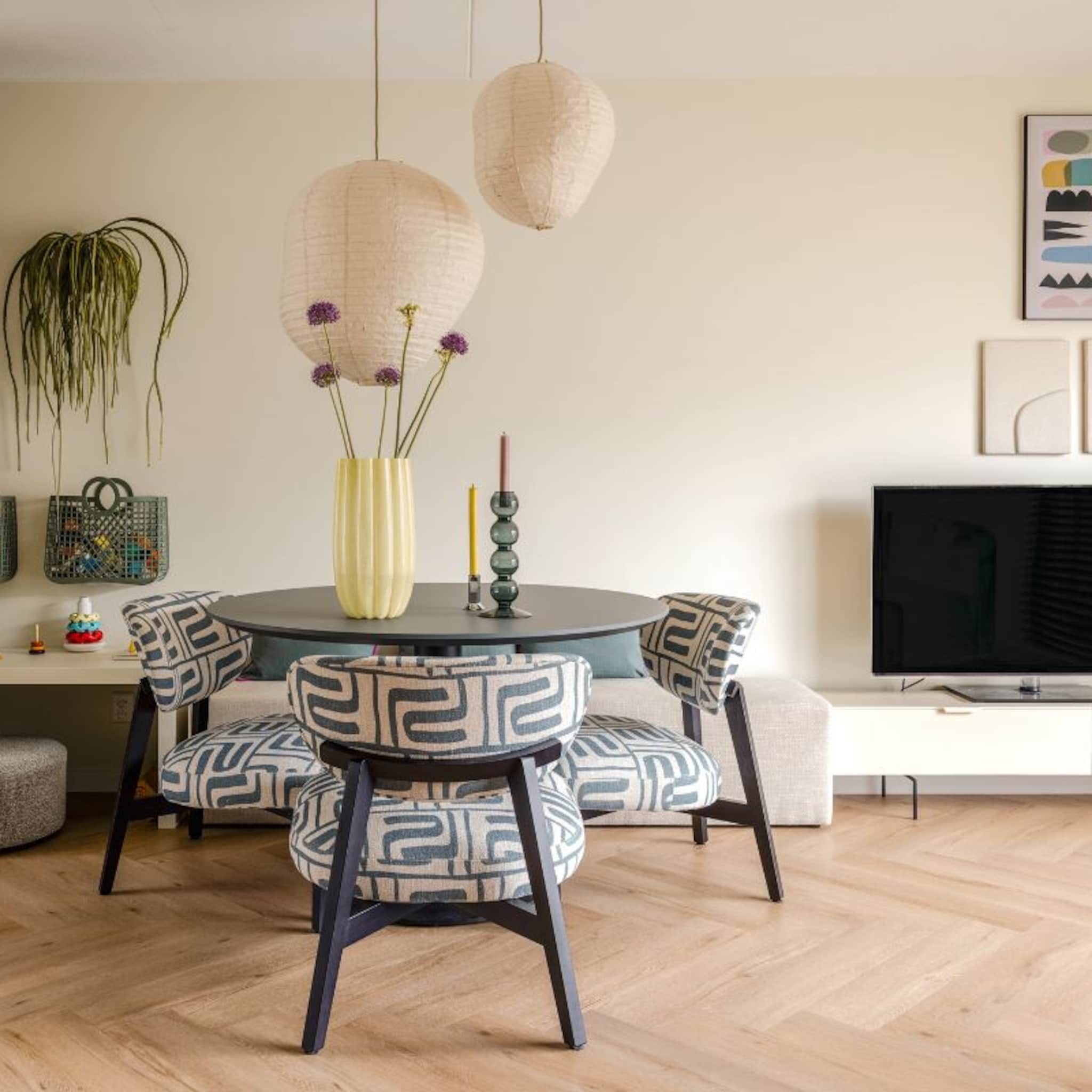 comfortabel woonidee zo past vtwonen stylist kelly de low dining trend toe