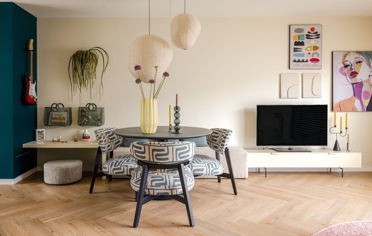 Weer verliefd op je huis aflevering 5 seizoen 20, Kelly in Rhoon, eethoek Weer verliefd op je huis aflevering 5 seizoen 20 | styling Kelly van Gendt | fotografie Sonja Velda