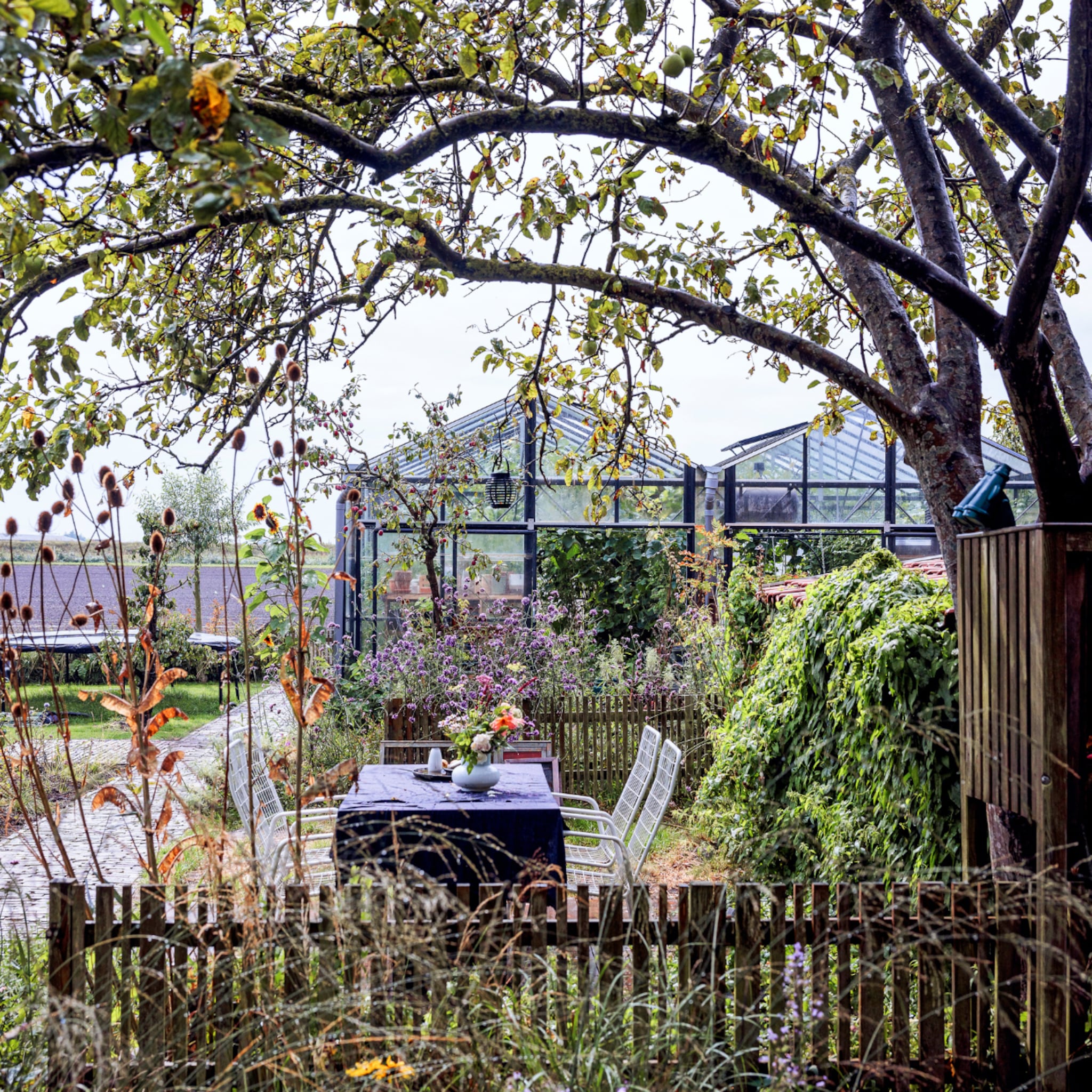 de charme van de boerderijtuin