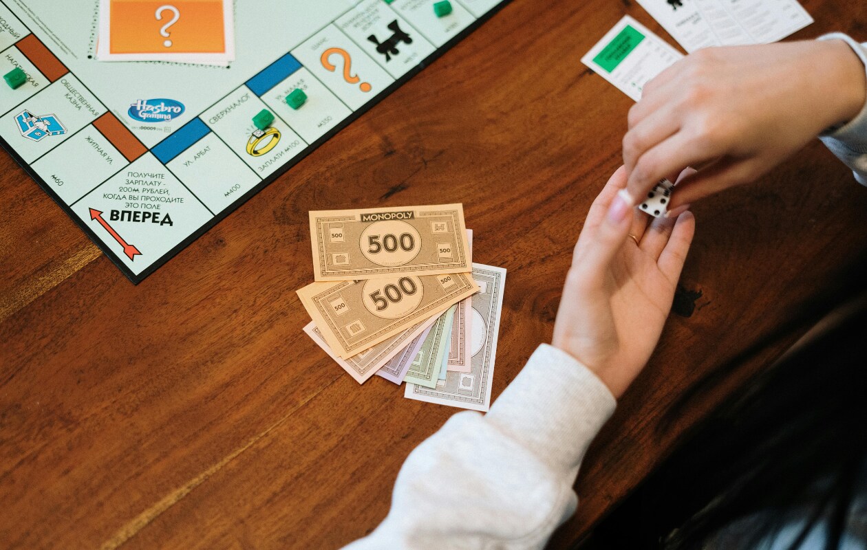 Dít is de ijzersterke boodschap achter bordspel Monopoly Cottonbro Studio (via Pexels)