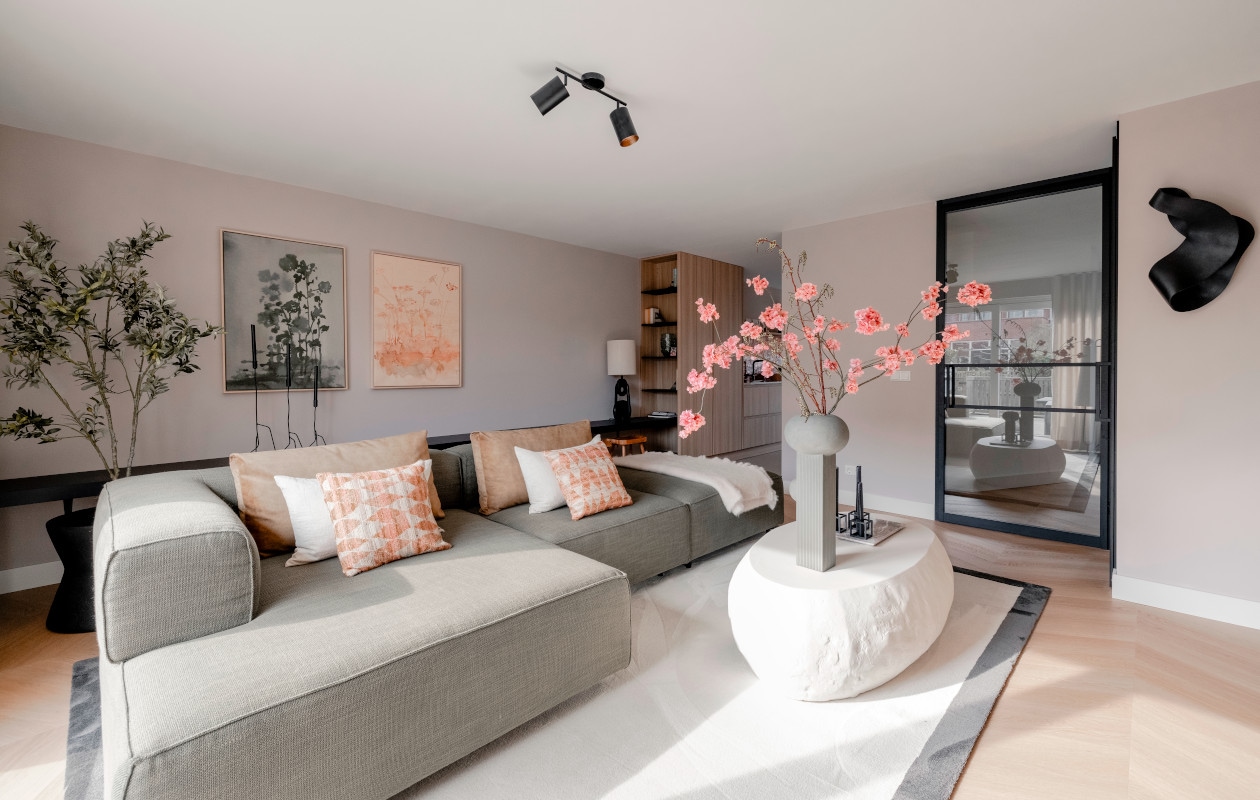 saaie witte deuren zo tover je de deur om in een luxe blikvanger