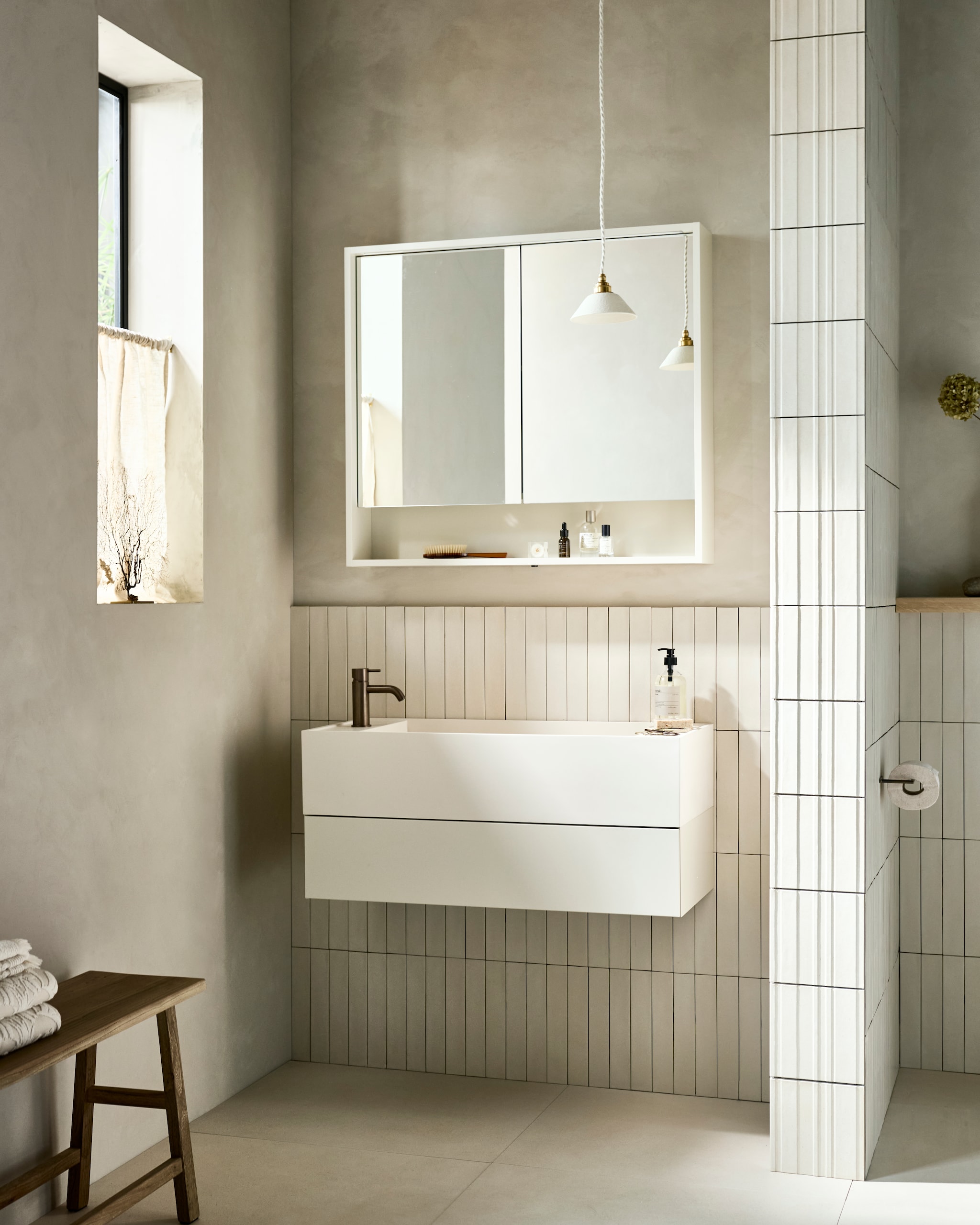 vtwonen huiscollectie badkamers en binnentegels. Styling: Kim van Rossenberg; fotografie Sjoerd Eickmans vtwonen 06-2024 | fotografie Sjoerd Eickmans | styling Kim van Rossenberg