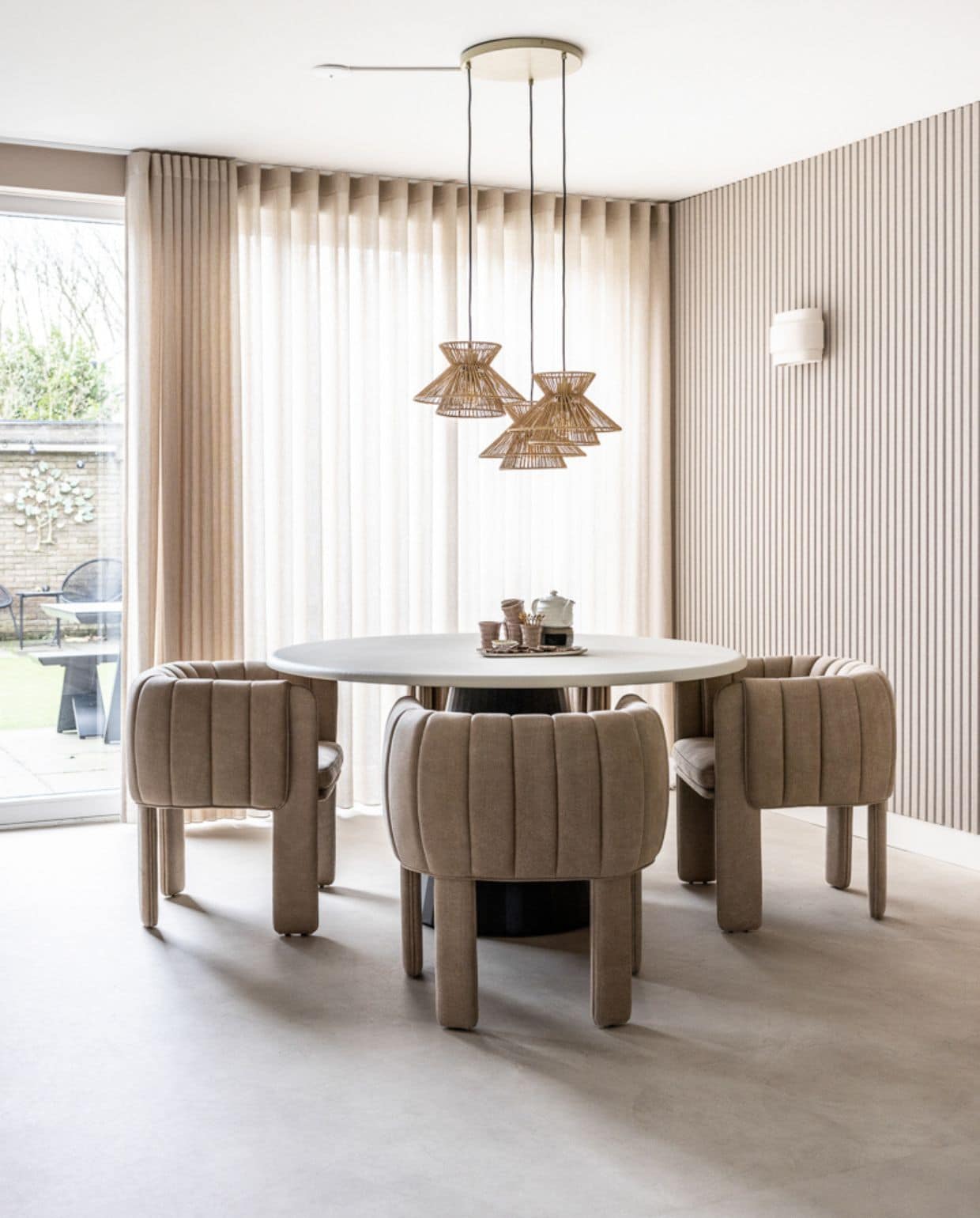 Weer verliefd op je huis aflevering 6 seizoen 20, Eva in Badhoevedorp, eethoek Weer verliefd op je huis aflevering 6 seizoen 20 | styling Eva van de Ven | fotografie Margriet Hoekstra