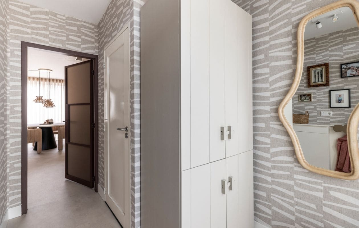Weer verliefd op je huis aflevering 6 seizoen 20, Eva in Badhoevedorp, hal Weer verliefd op je huis aflevering 6 seizoen 20 | styling Eva van de Ven | fotografie Margriet Hoekstra
