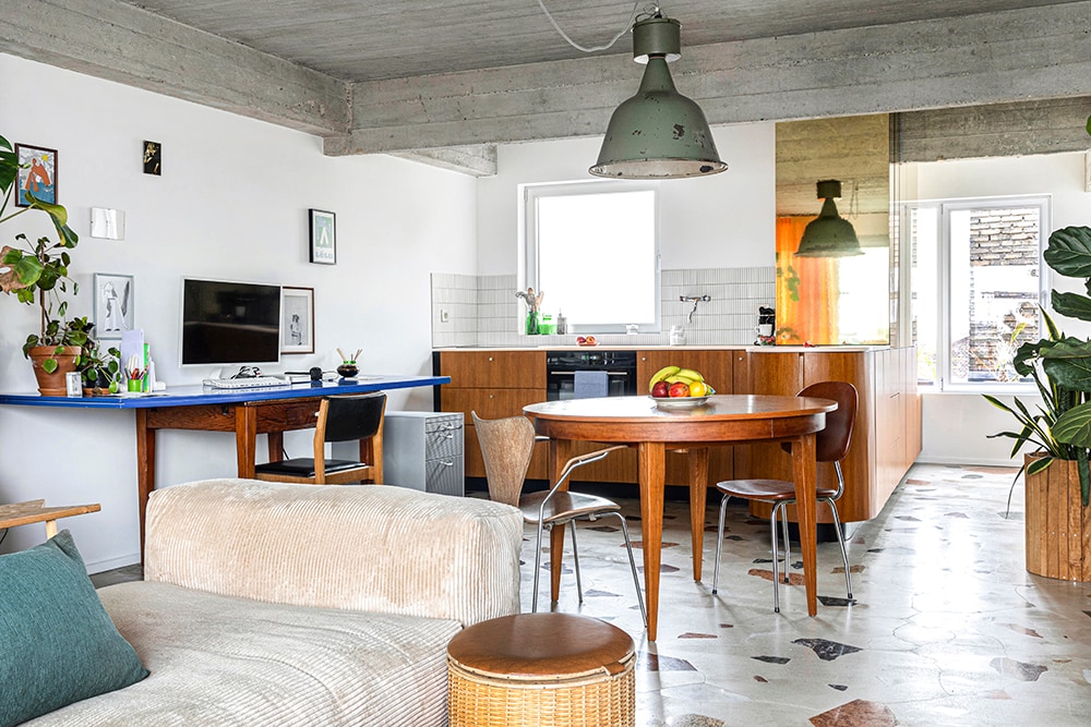 Keuken met eettafel in dakappartement van 50 m² Kaatje Verschoren
